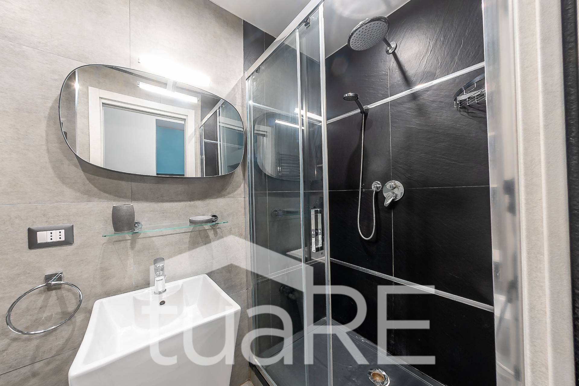 Immagine 13 di Appartamento in vendita  in Via Cunfida a Roma