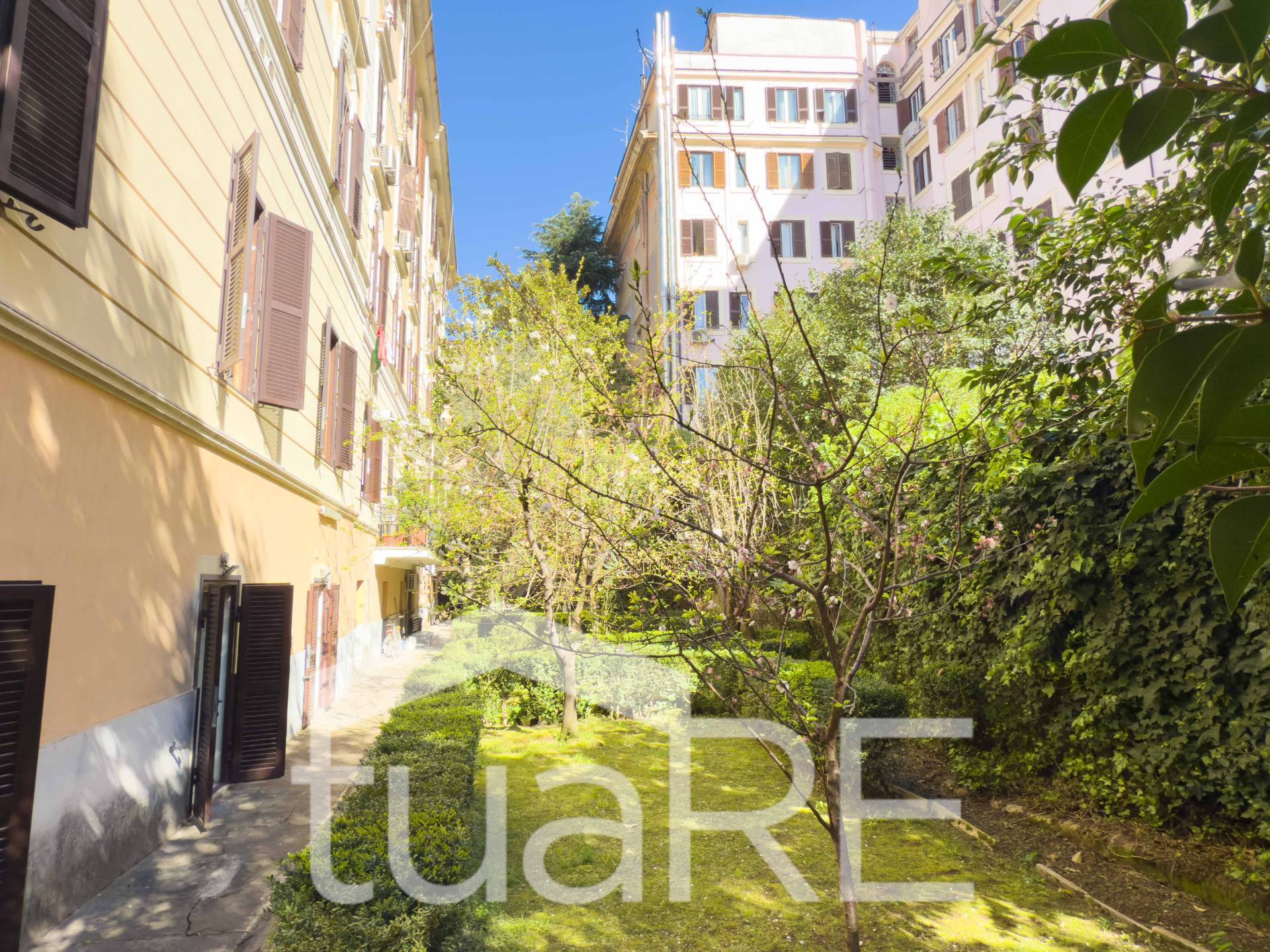 Immagine 25 di Appartamento in vendita  in Via Cunfida a Roma