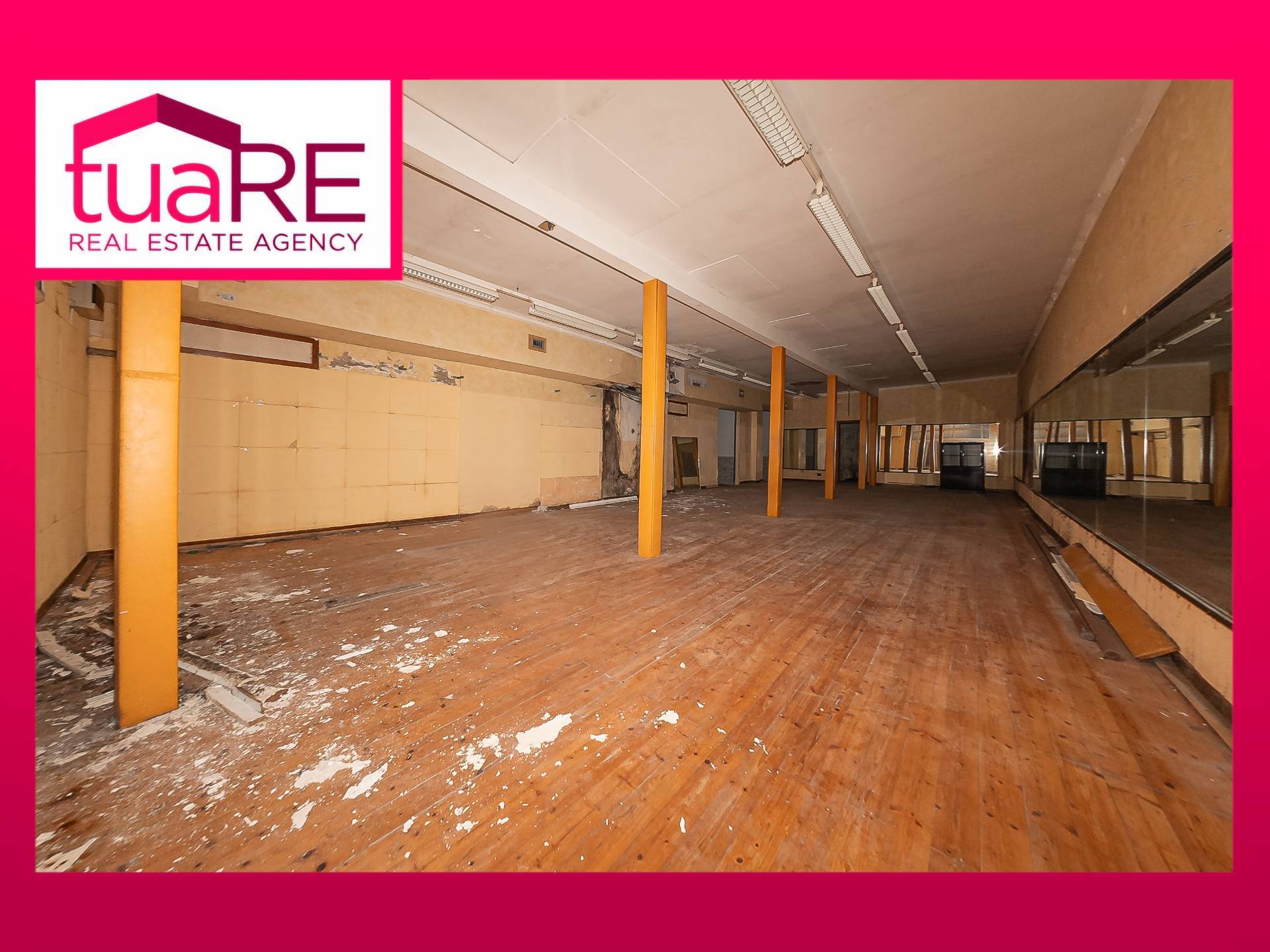 Immagine 1 di Negozio in vendita  in Via Paolo Emilio a Roma