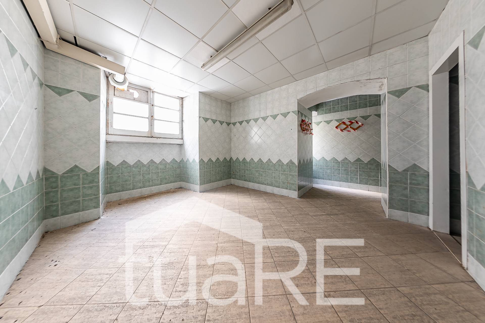 Immagine 3 di Negozio in vendita  in Via Paolo Emilio a Roma