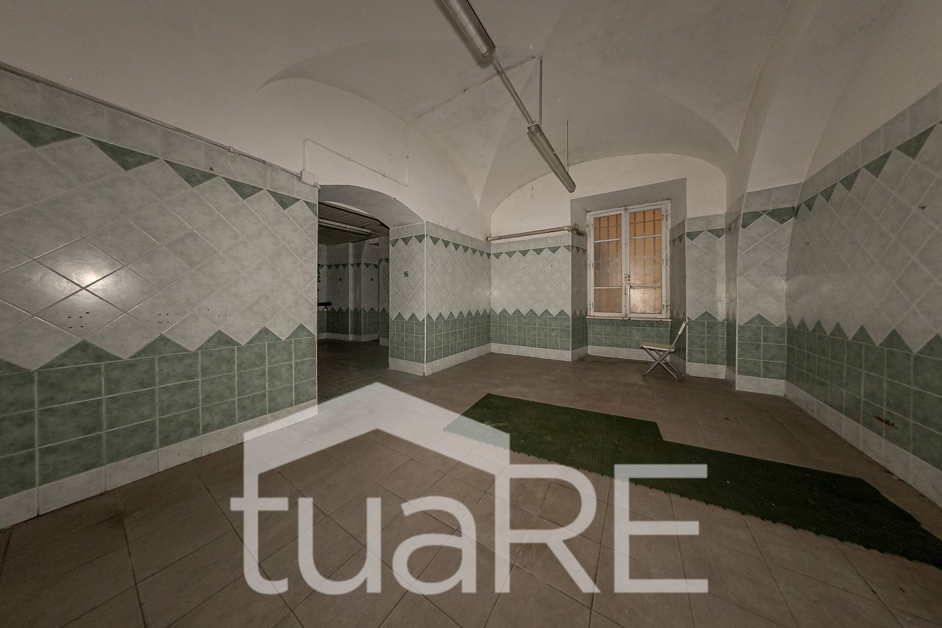 Immagine 5 di Negozio in vendita  in Via Paolo Emilio a Roma