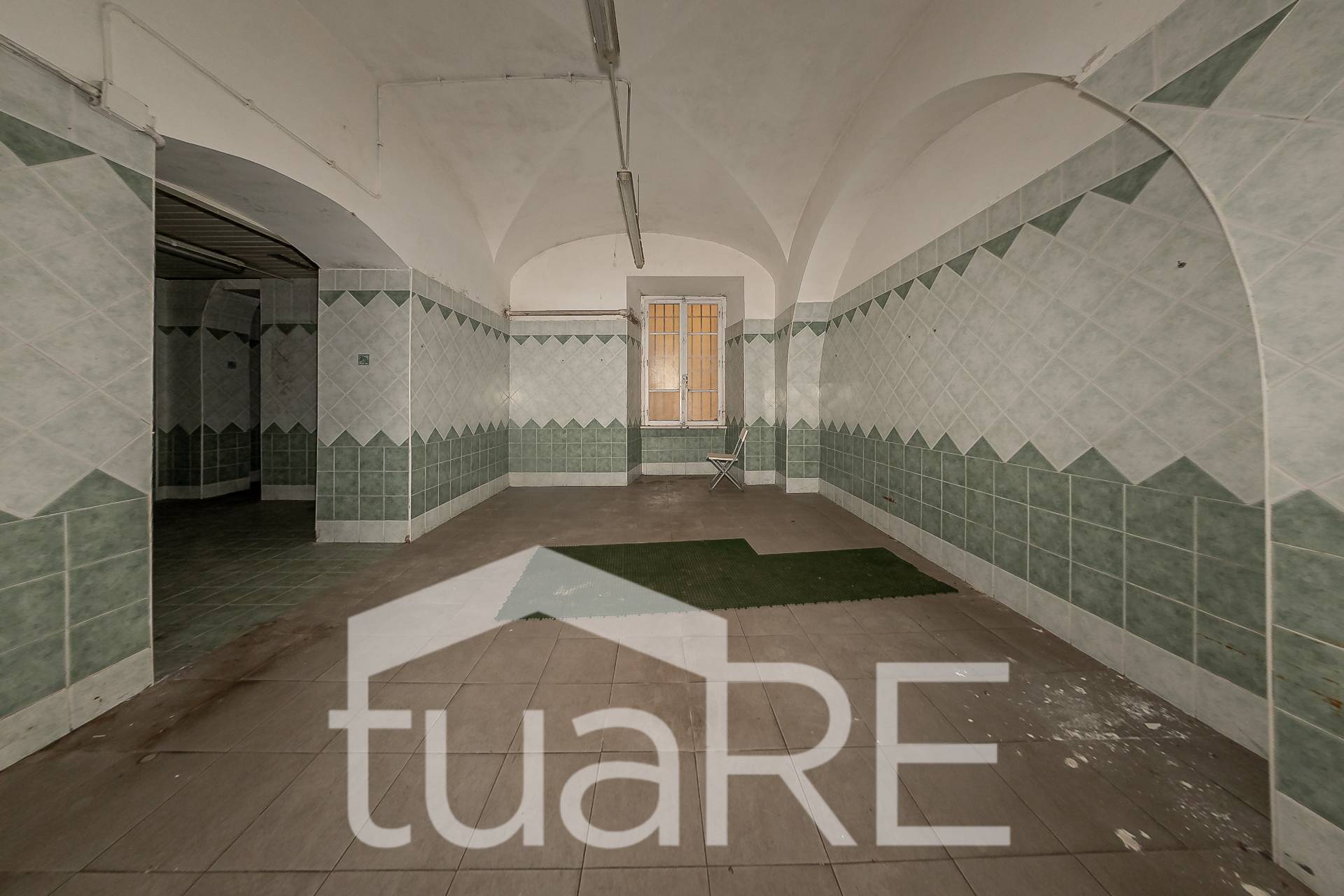 Immagine 6 di Negozio in vendita  in Via Paolo Emilio a Roma