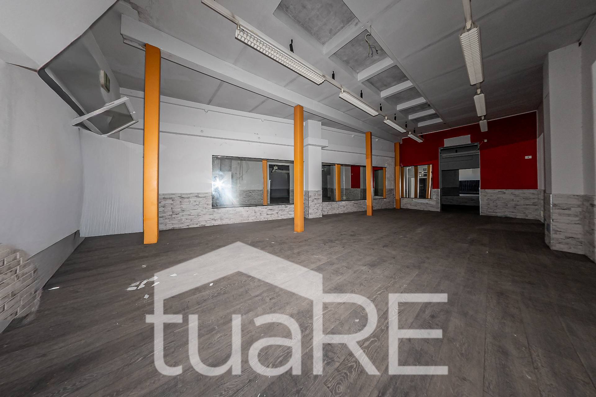 Immagine 12 di Negozio in vendita  in Via Paolo Emilio a Roma