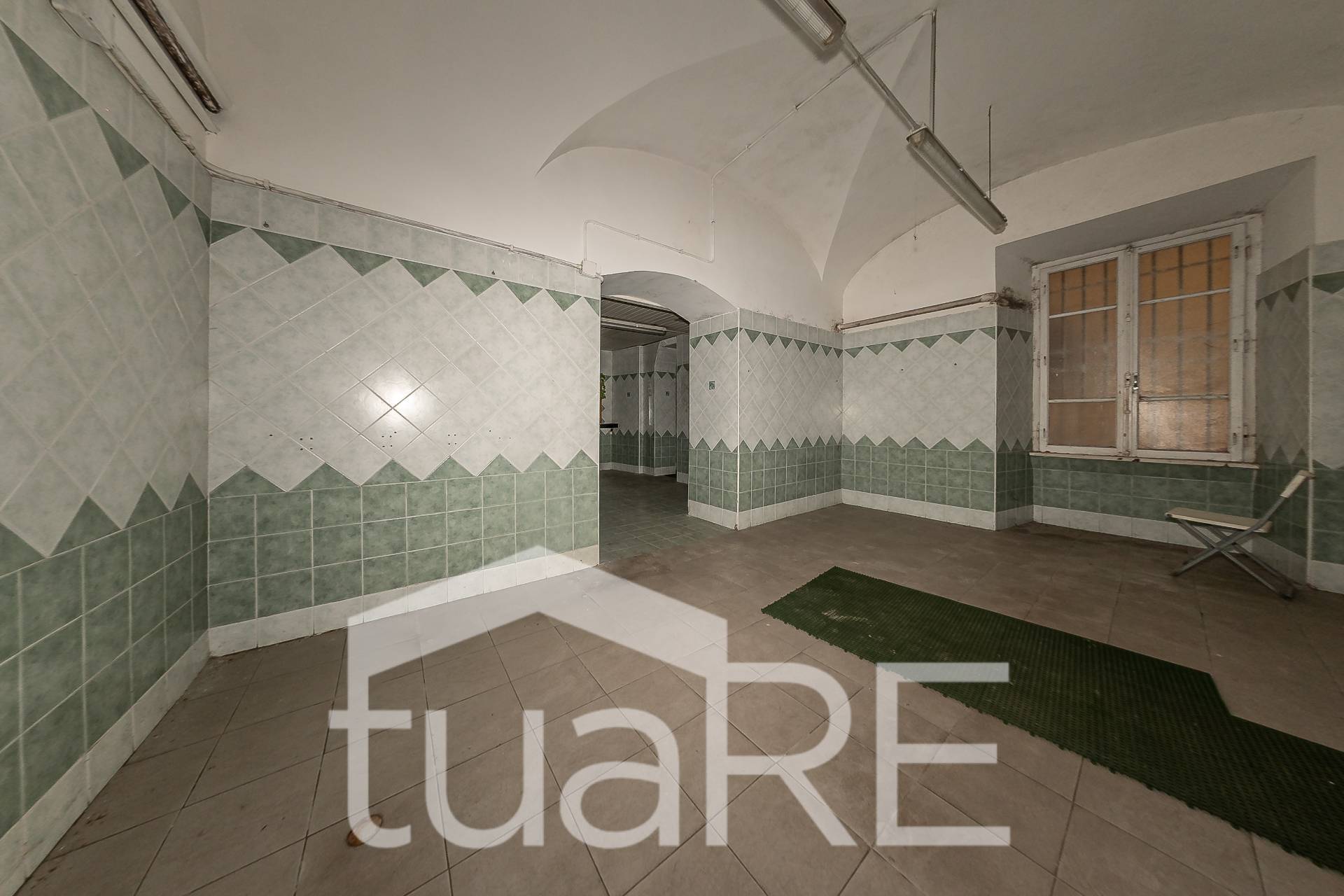 Immagine 14 di Negozio in vendita  in Via Paolo Emilio a Roma