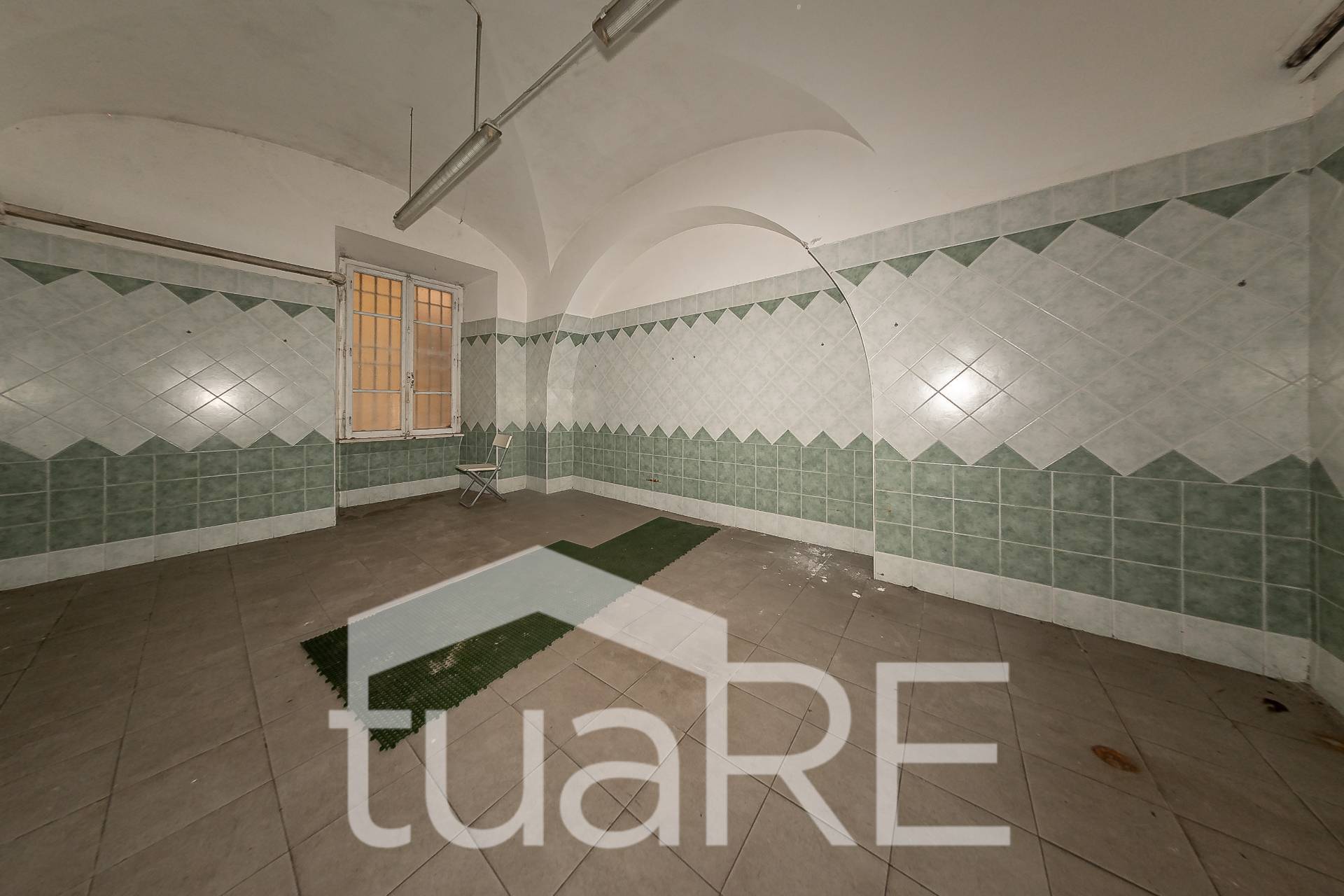 Immagine 16 di Negozio in vendita  in Via Paolo Emilio a Roma