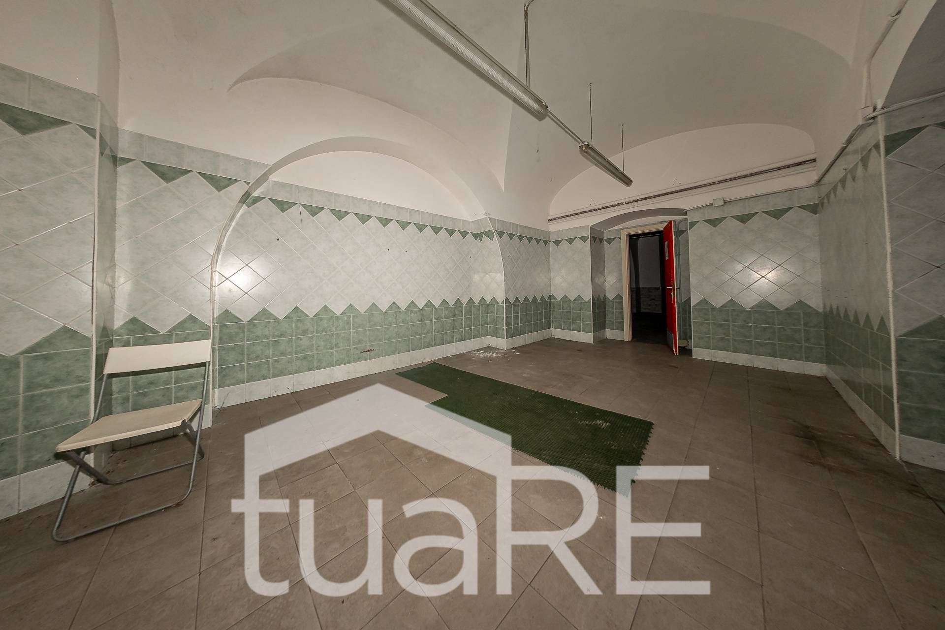 Immagine 17 di Negozio in vendita  in Via Paolo Emilio a Roma