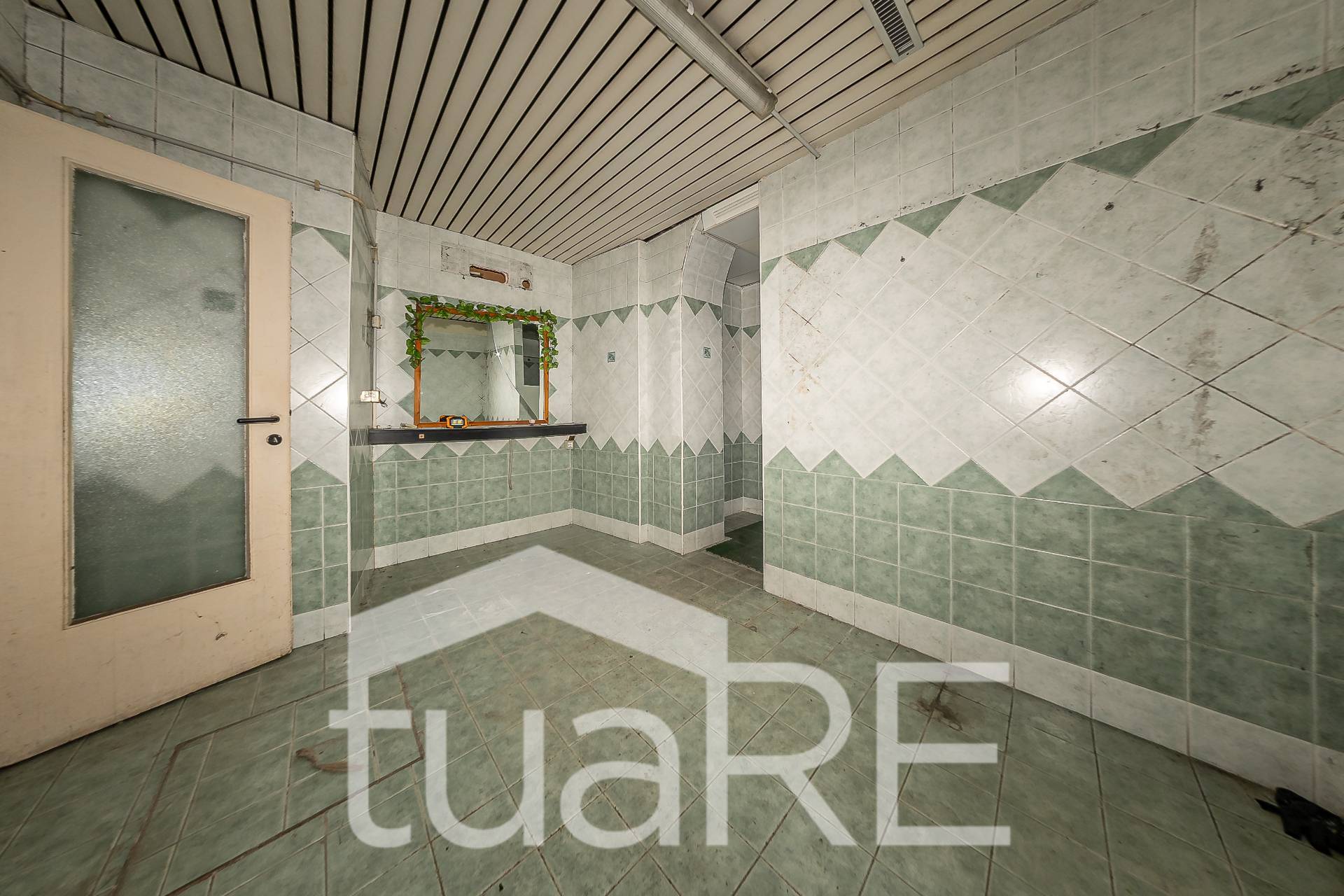 Immagine 18 di Negozio in vendita  in Via Paolo Emilio a Roma