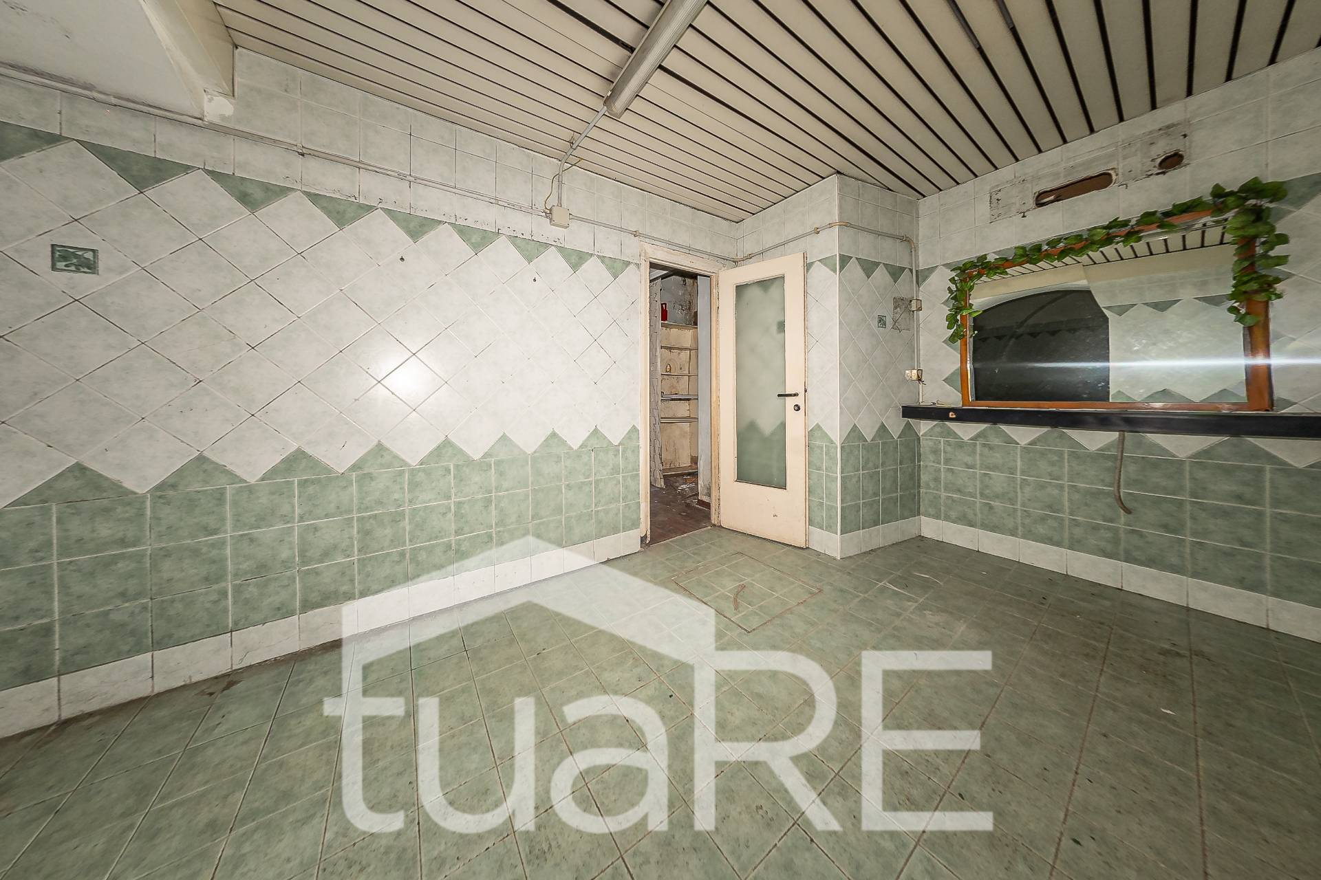 Immagine 19 di Negozio in vendita  in Via Paolo Emilio a Roma