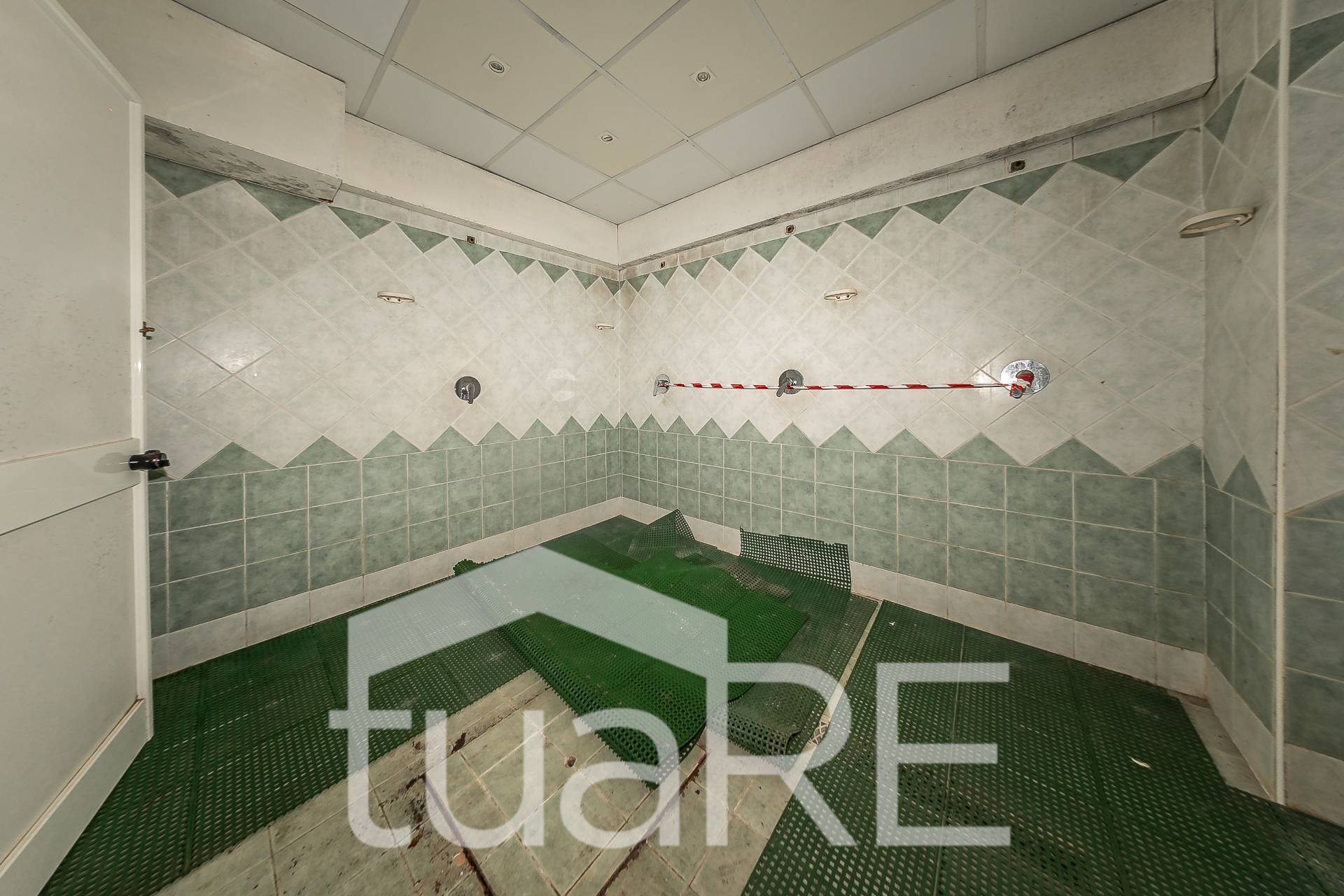 Immagine 20 di Negozio in vendita  in Via Paolo Emilio a Roma