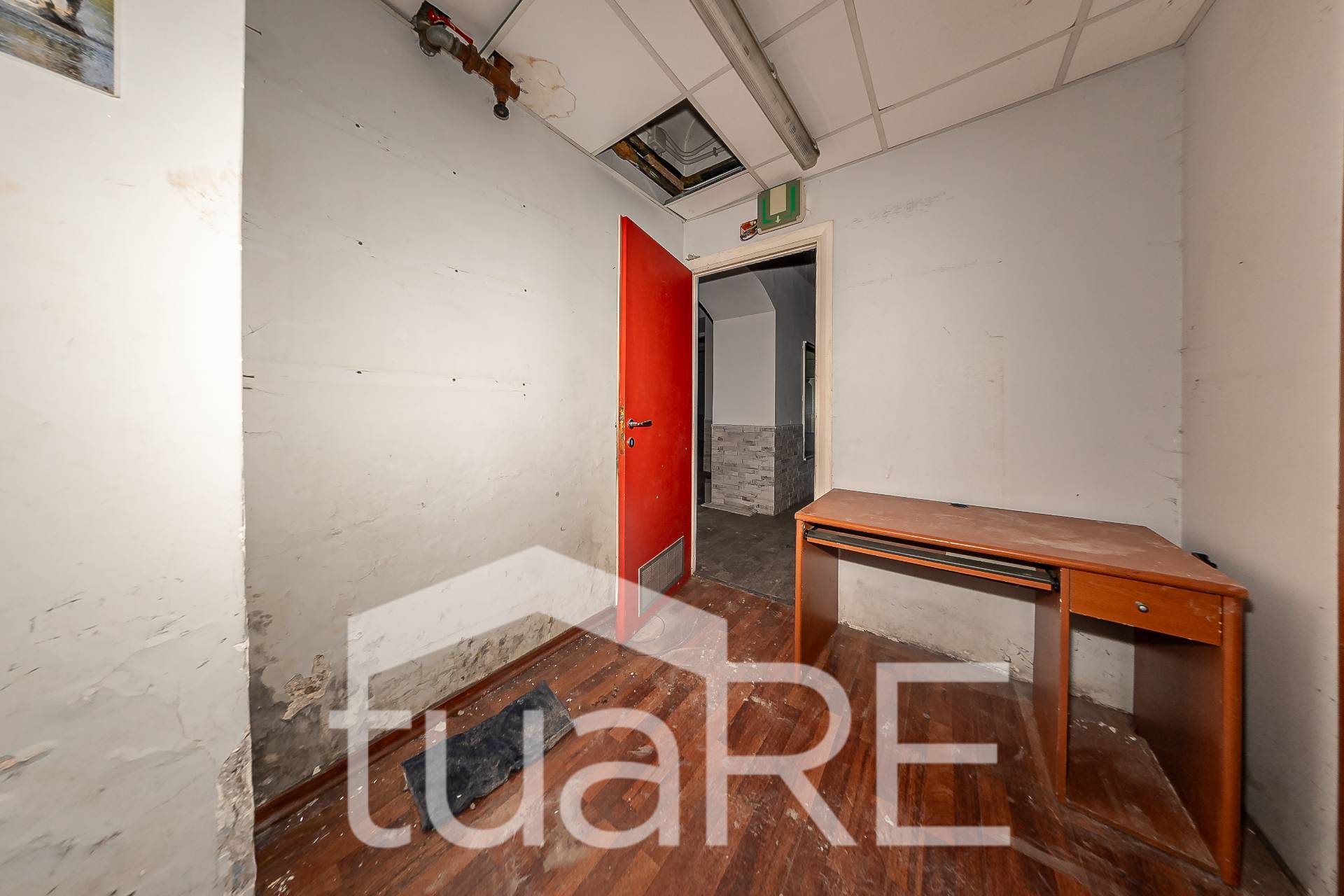 Immagine 23 di Negozio in vendita  in Via Paolo Emilio a Roma