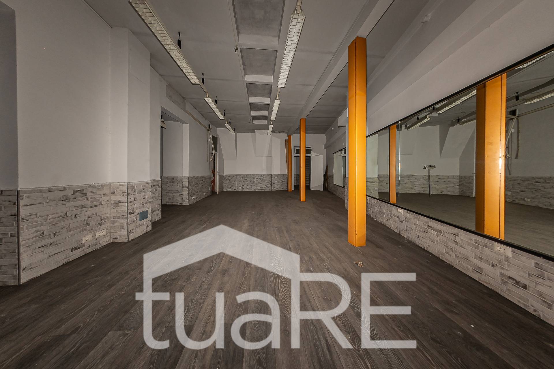 Immagine 33 di Negozio in vendita  in Via Paolo Emilio a Roma