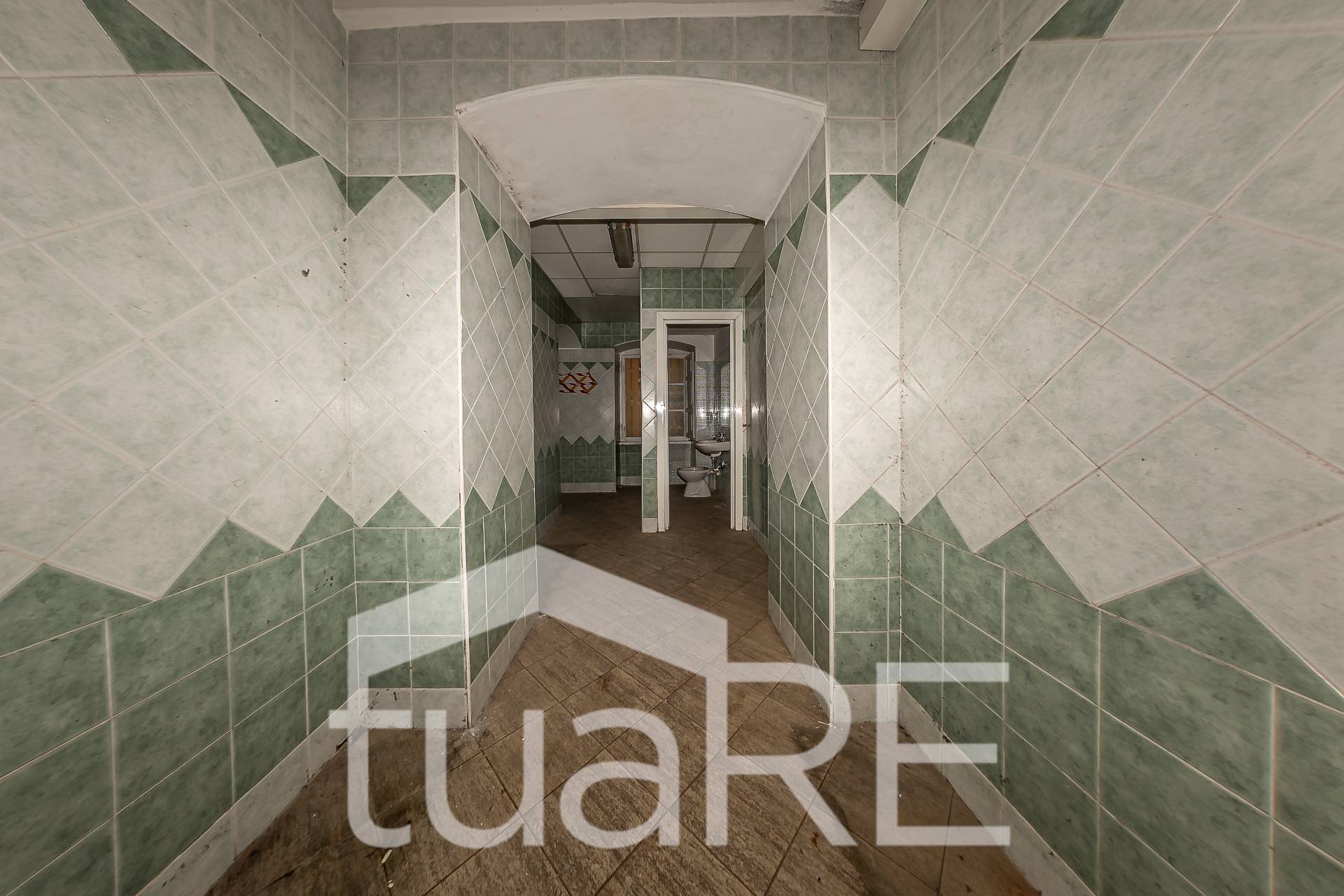 Immagine 34 di Negozio in vendita  in Via Paolo Emilio a Roma