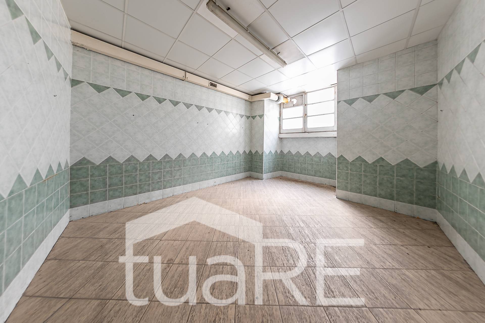 Immagine 36 di Negozio in vendita  in Via Paolo Emilio a Roma