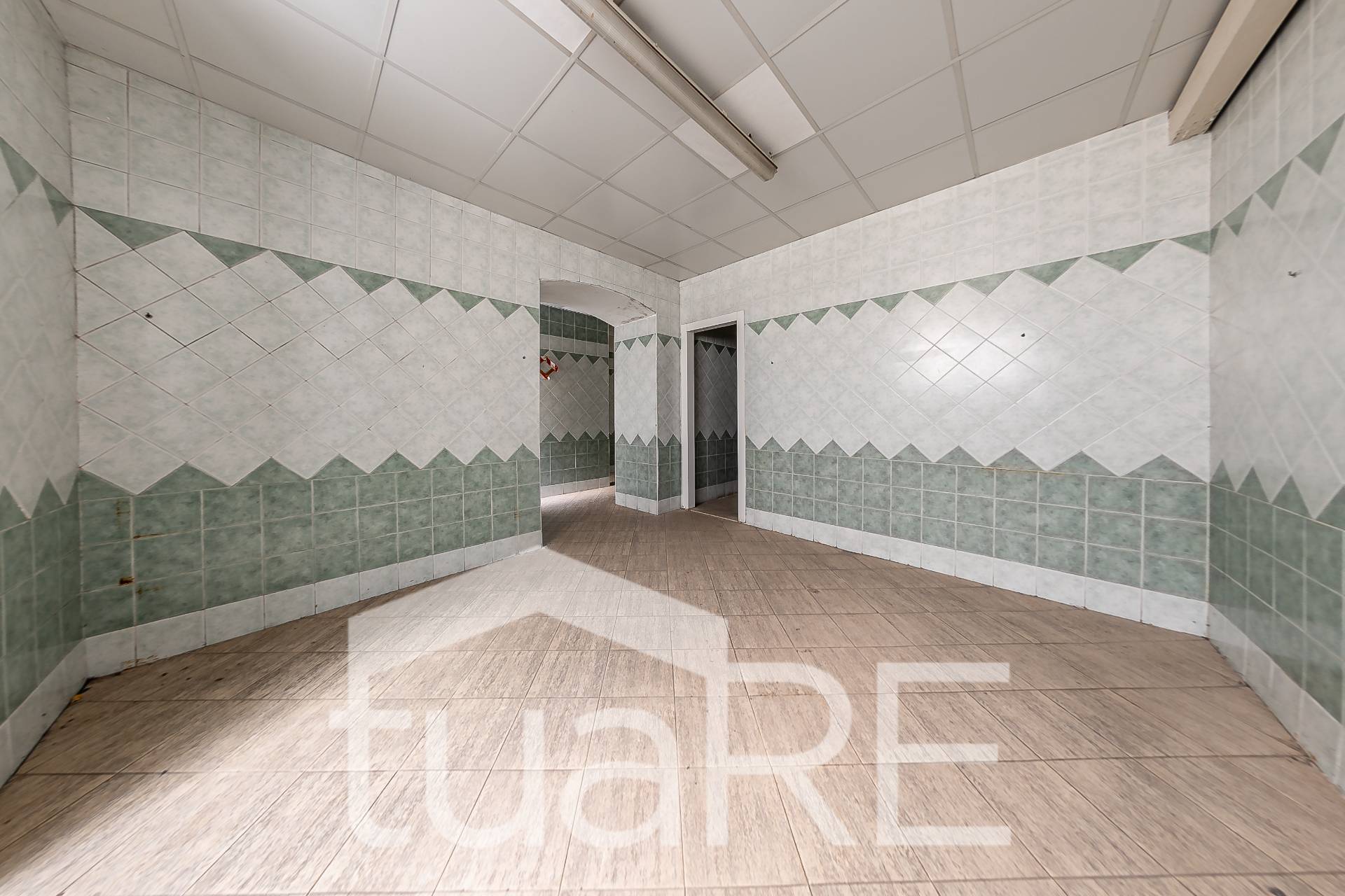 Immagine 37 di Negozio in vendita  in Via Paolo Emilio a Roma