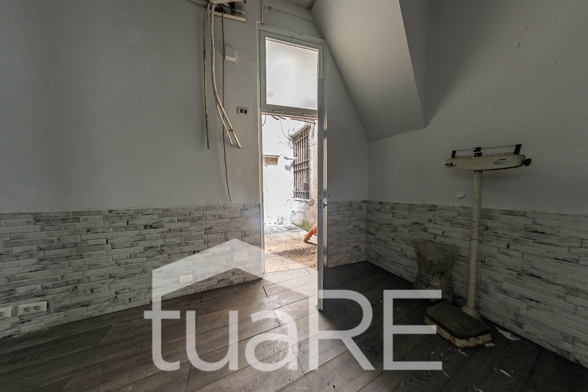 Immagine 38 di Negozio in vendita  in Via Paolo Emilio a Roma