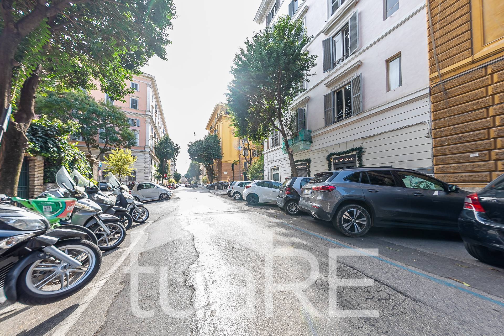 Immagine 43 di Negozio in vendita  in Via Paolo Emilio a Roma