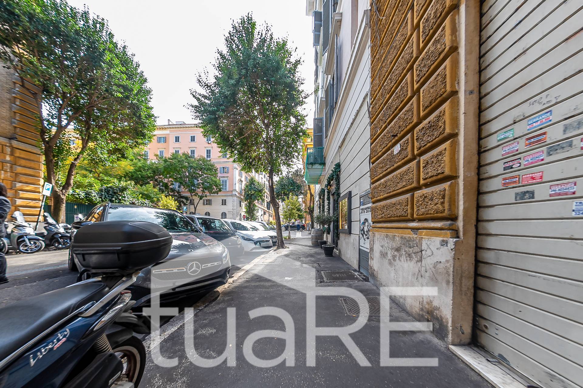 Immagine 44 di Negozio in vendita  in Via Paolo Emilio a Roma