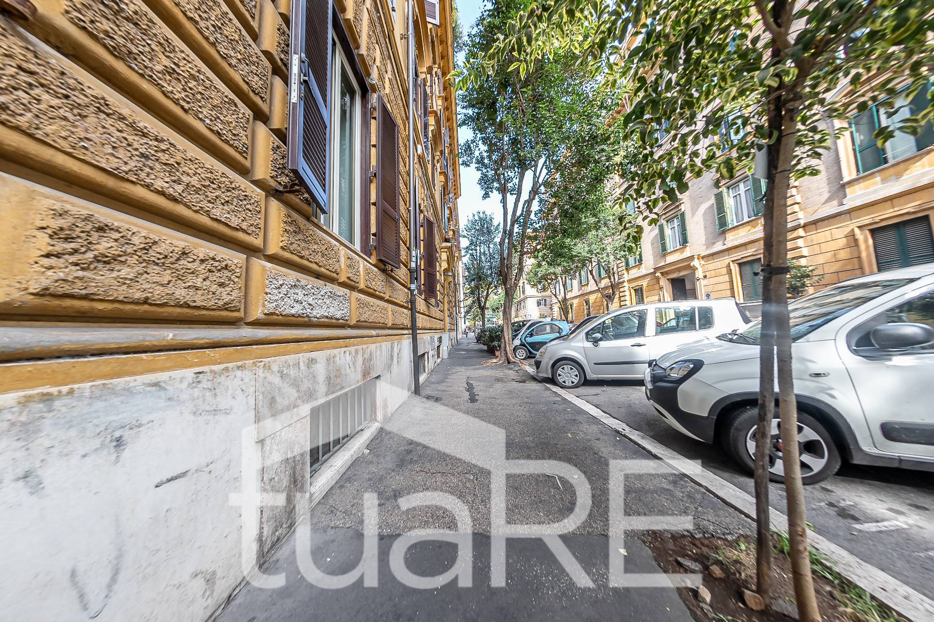 Immagine 45 di Negozio in vendita  in Via Paolo Emilio a Roma