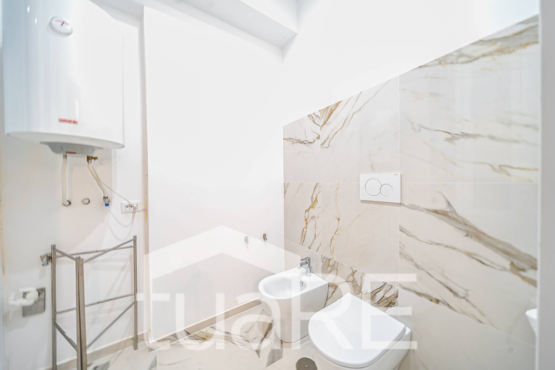 Immagine 10 di Appartamento in vendita  in Piazza Trilussa a Roma