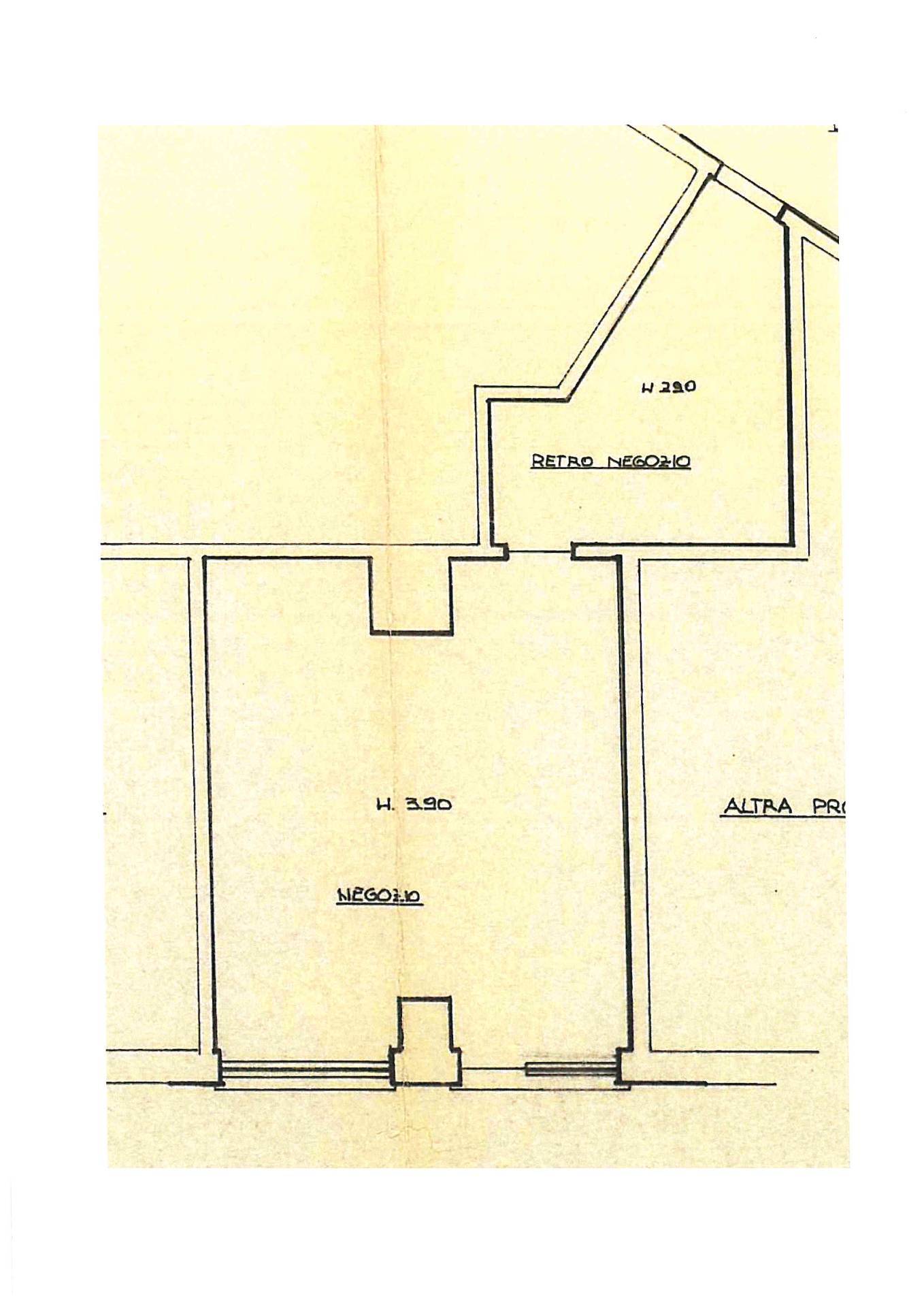 Immagine 2 di Negozio in vendita  in Via Desenzano a Milano