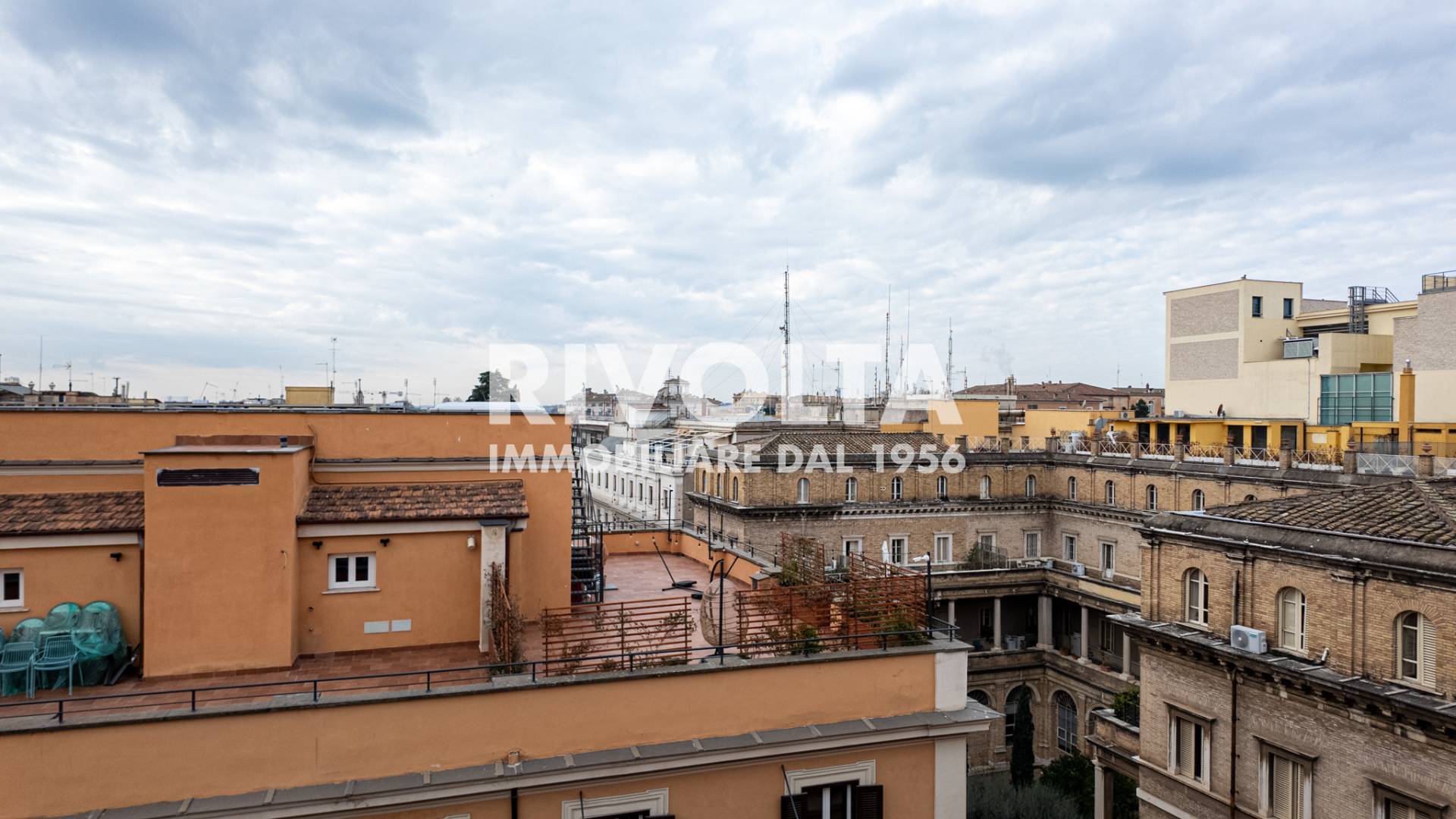 Immagine 9 di Appartamento in affitto  in Via Delle Quattro Fontane a Roma