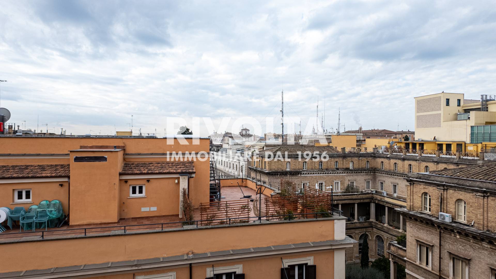 Immagine 11 di Appartamento in affitto  in Via Delle Quattro Fontane a Roma