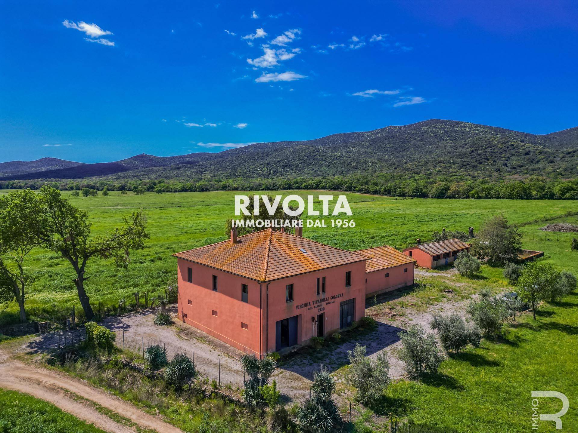 Immagine 1 di Rustico / casale in vendita  in con terreno in maremma a Magliano In Toscana