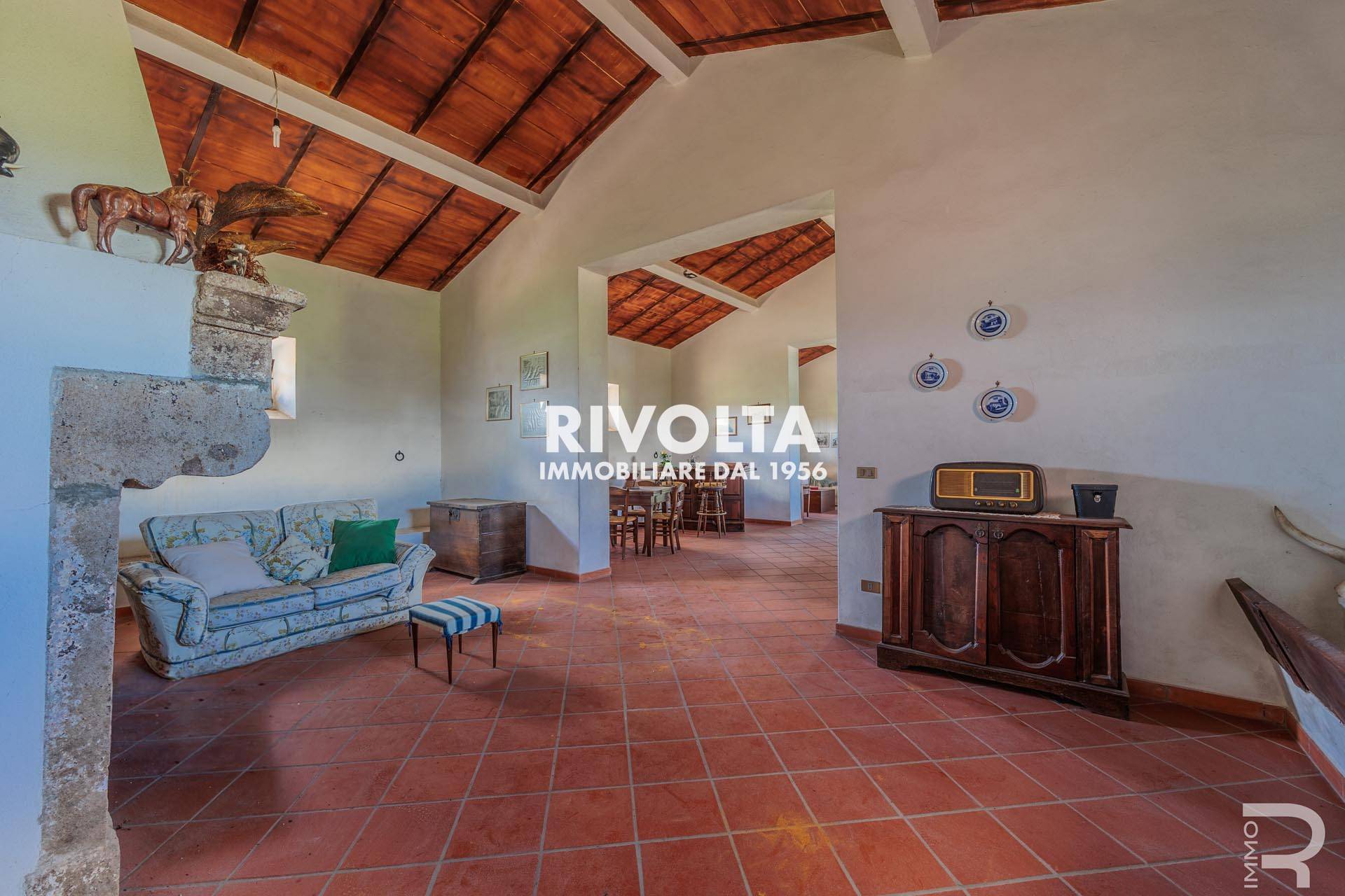 Immagine 11 di Rustico / casale in vendita  in con terreno in maremma a Magliano In Toscana