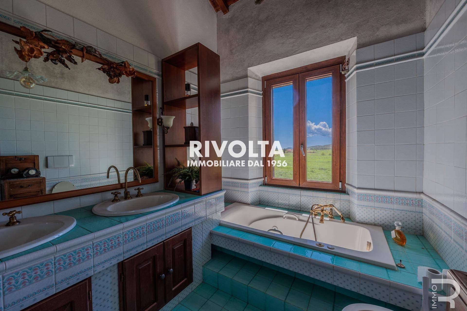 Immagine 21 di Rustico / casale in vendita  in con terreno in maremma a Magliano In Toscana