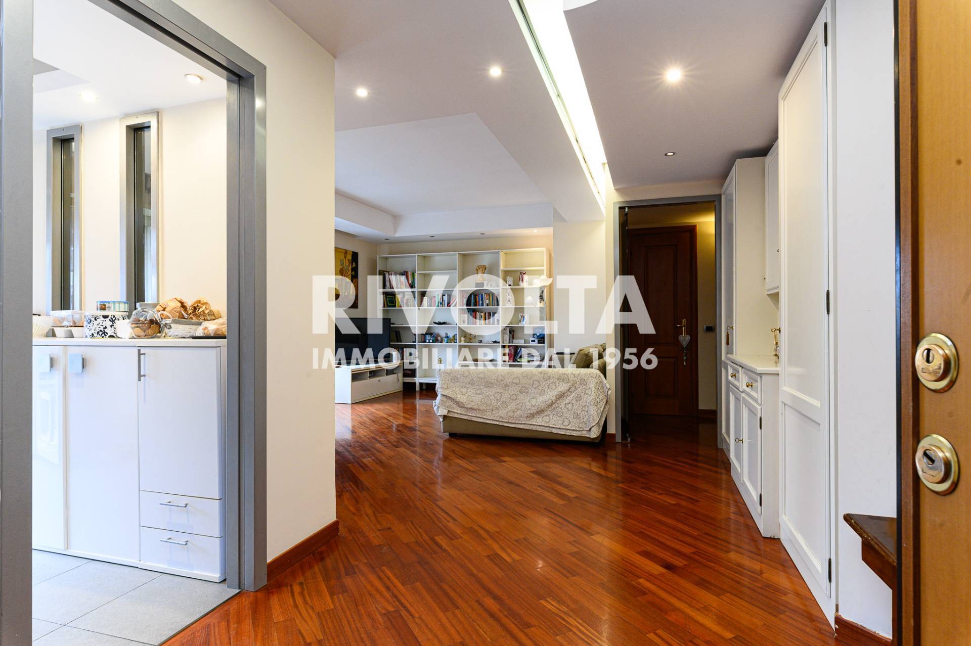 Immagine 3 di Appartamento in vendita  in via Majorana a Roma