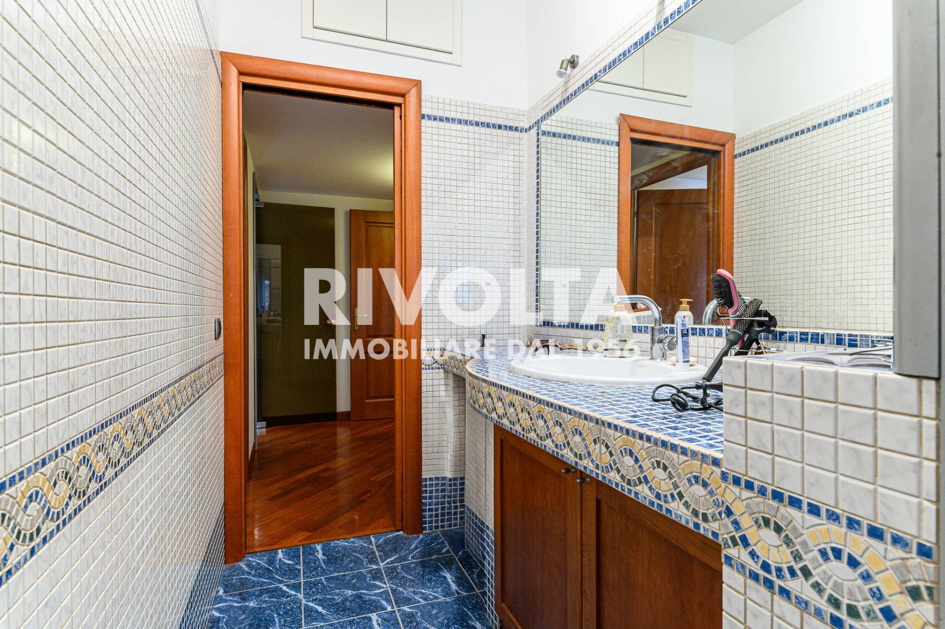 Immagine 28 di Appartamento in vendita  in via Majorana a Roma