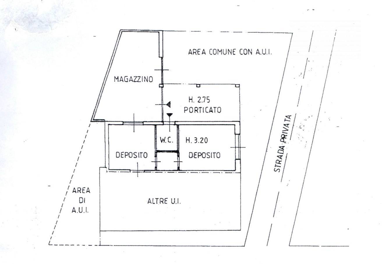Immagine 28 di Negozio in vendita  in piazza necchi 4 a Gazzada Schianno