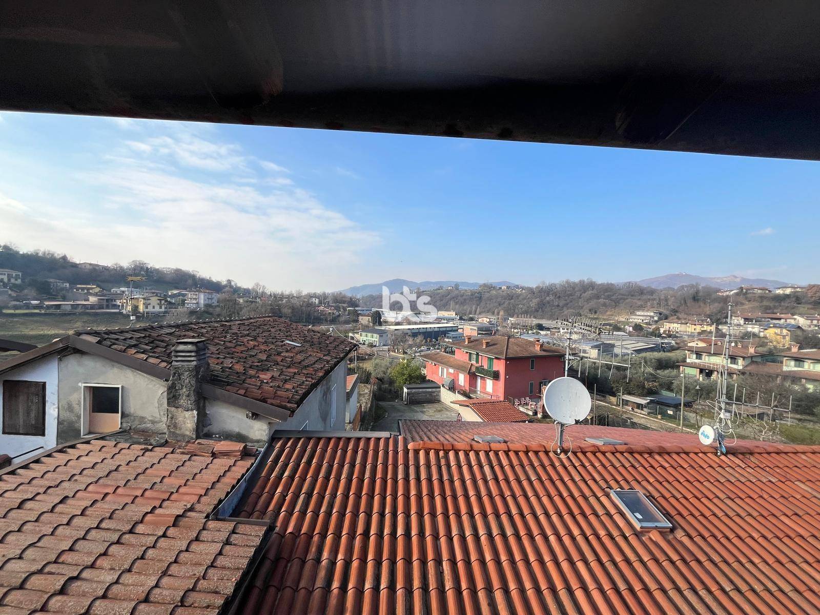 Immagine 13 di Appartamento in vendita  in via cavour 16 a Adro