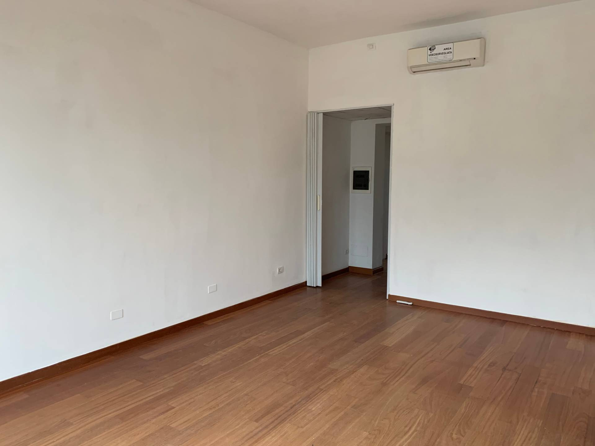 Immagine 2 di Attività commerciale in affitto  in via della madonnina a Capannori