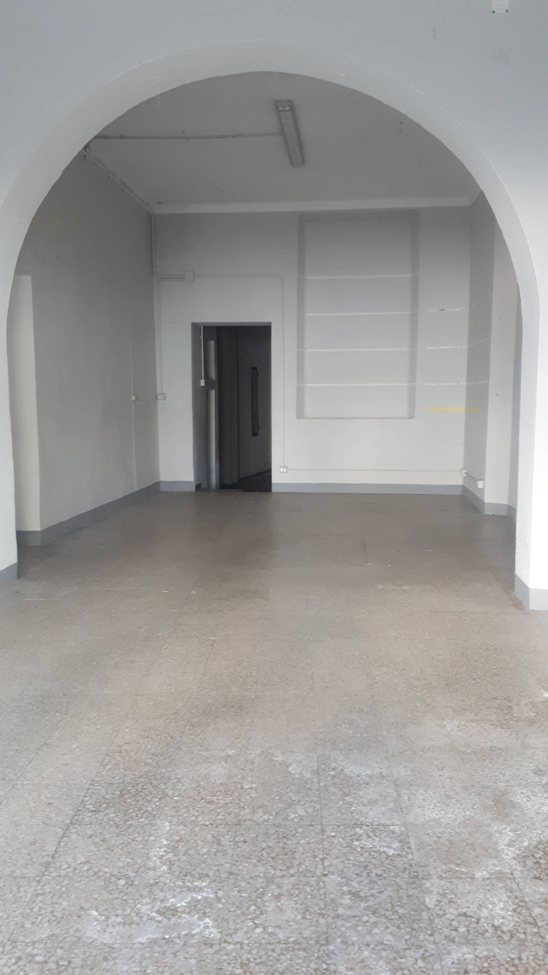 Immagine 3 di Attività commerciale in affitto  in via guidiccioni 182 a Lucca