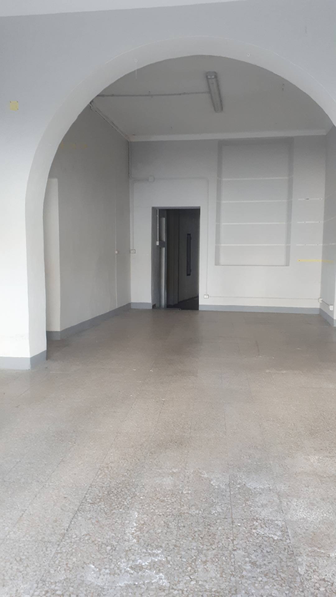 Immagine 4 di Attività commerciale in affitto  in via guidiccioni 182 a Lucca