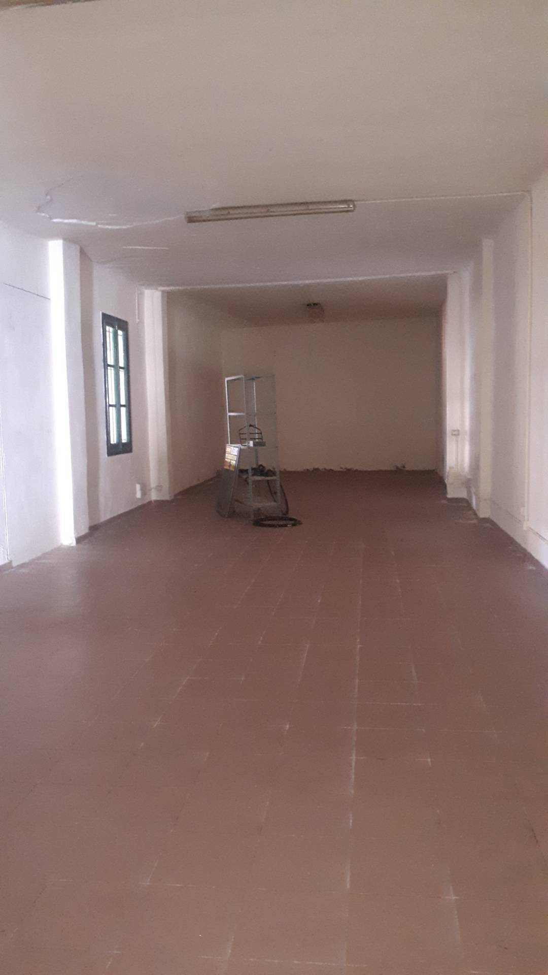 Immagine 10 di Attività commerciale in affitto  in via guidiccioni 182 a Lucca