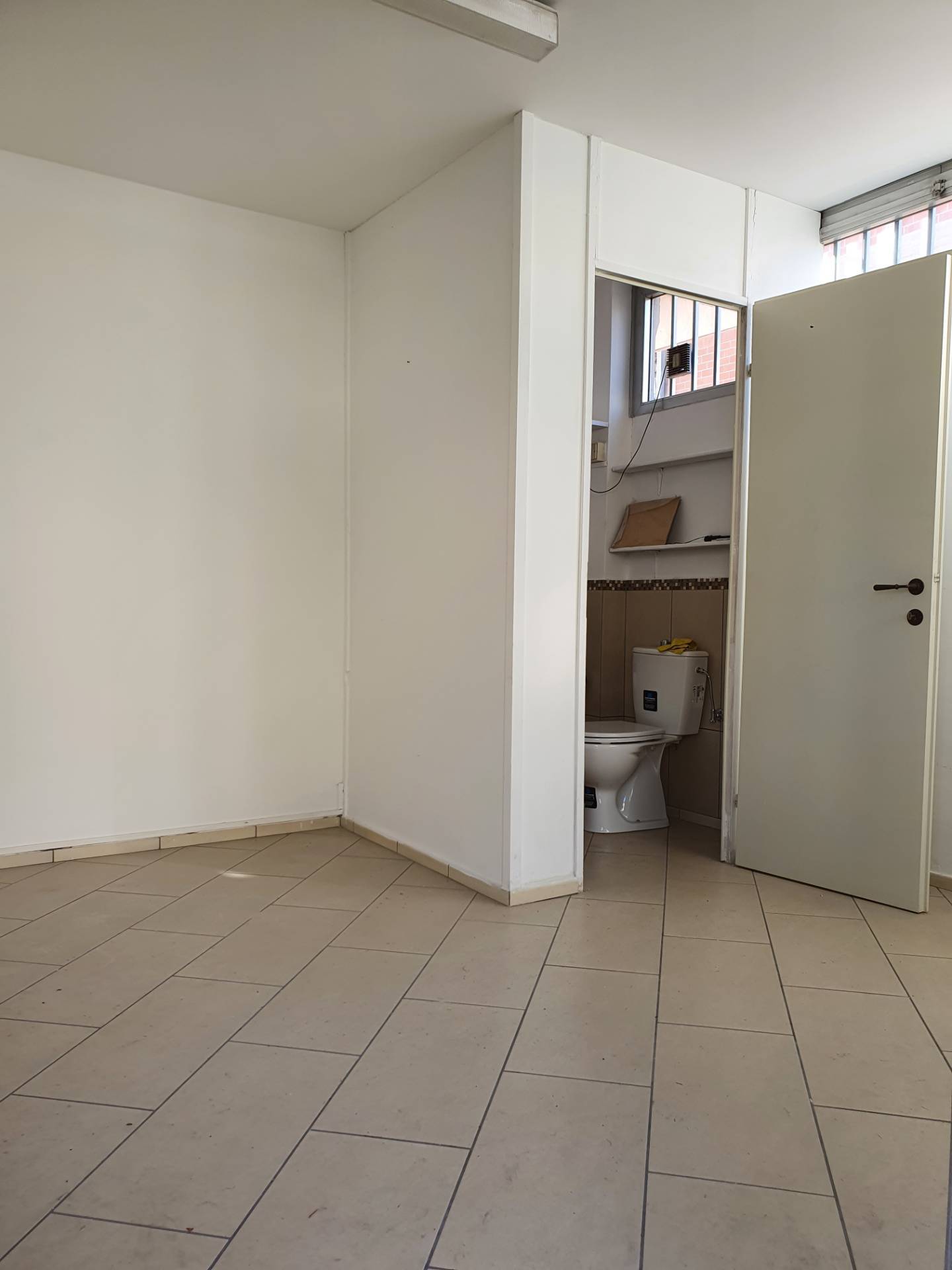 Immagine 8 di Ufficio in affitto  in Via delle Tagliate di San Marco a Lucca