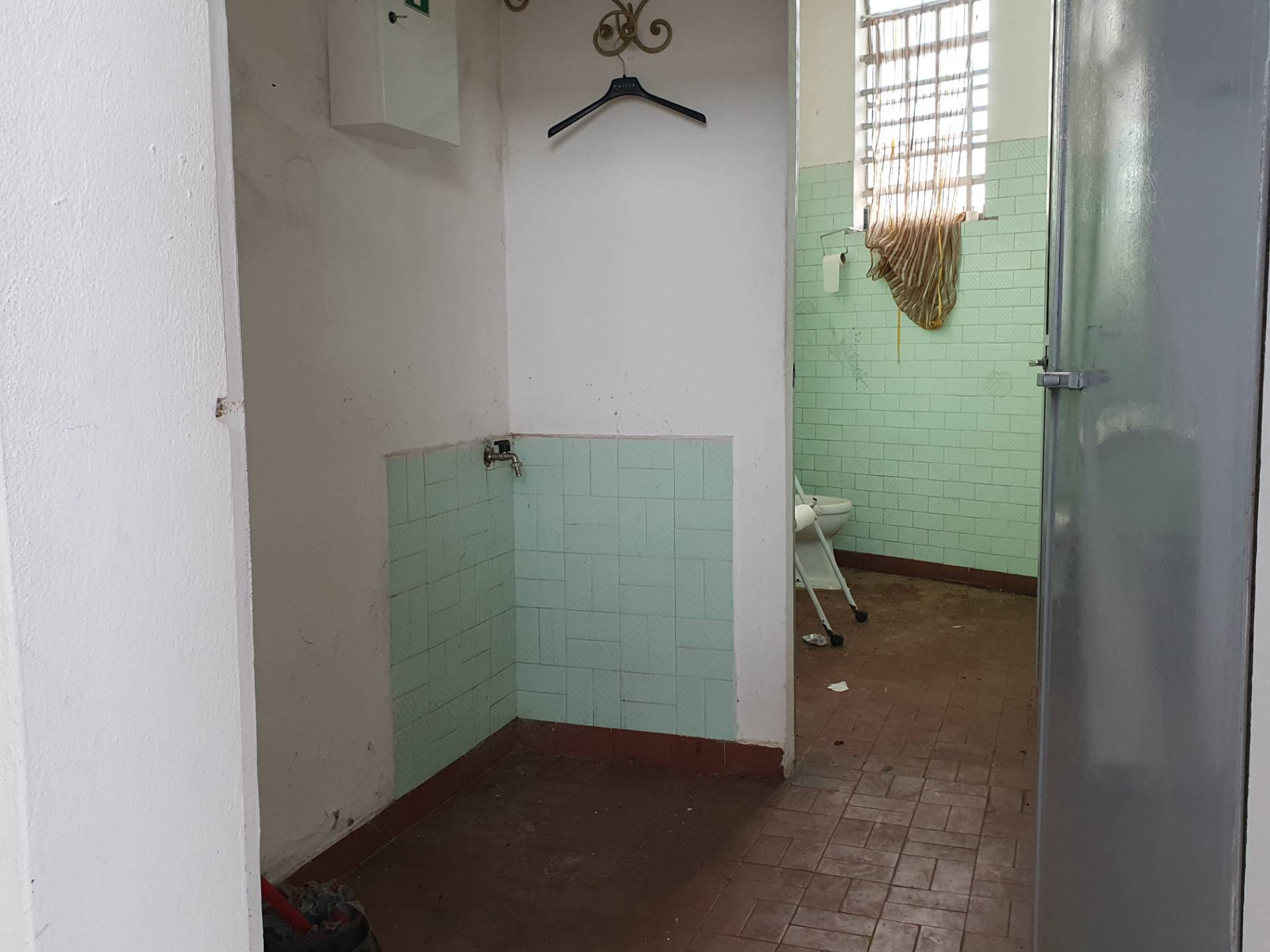 Immagine 12 di Attività commerciale in affitto  in Via Romana a Lucca