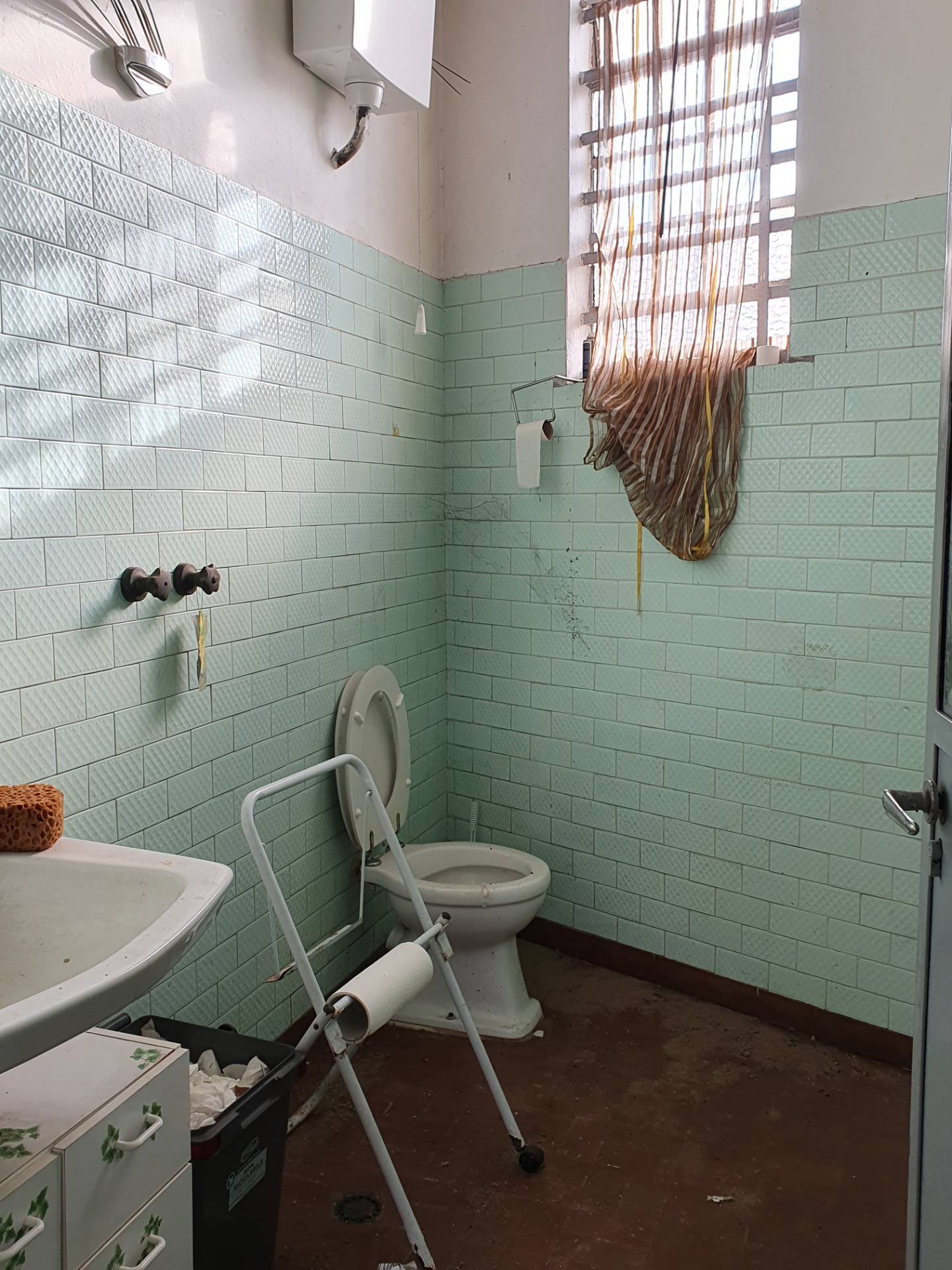 Immagine 13 di Attività commerciale in affitto  in Via Romana a Lucca