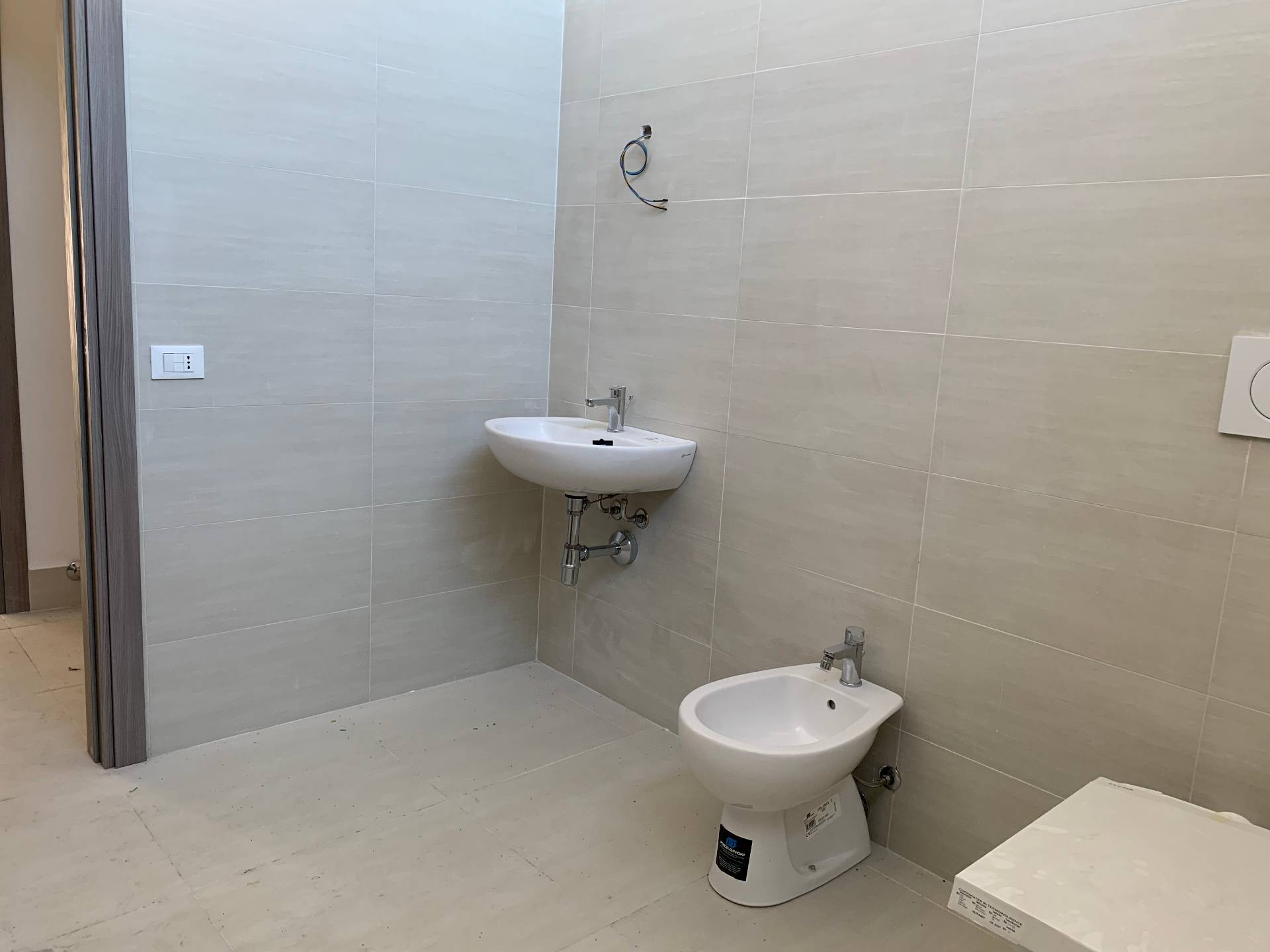 Immagine 11 di Attività commerciale in affitto  in Via Pontenuovo a Pietrasanta