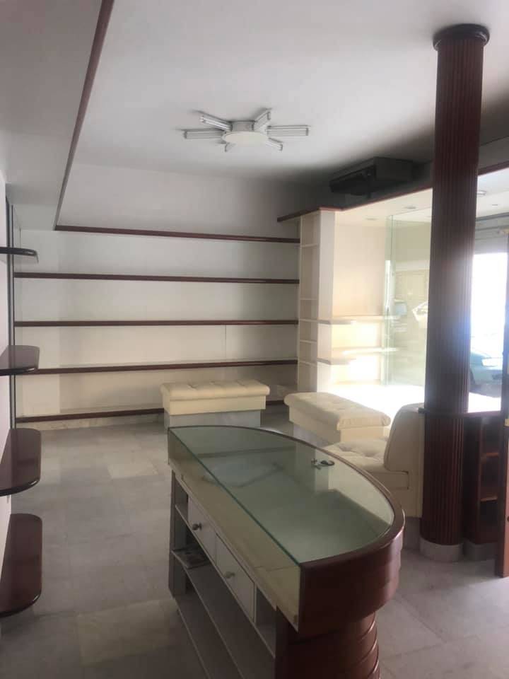 Immagine 2 di Attività commerciale in vendita  in Via Pietro Maroncelli a Viareggio