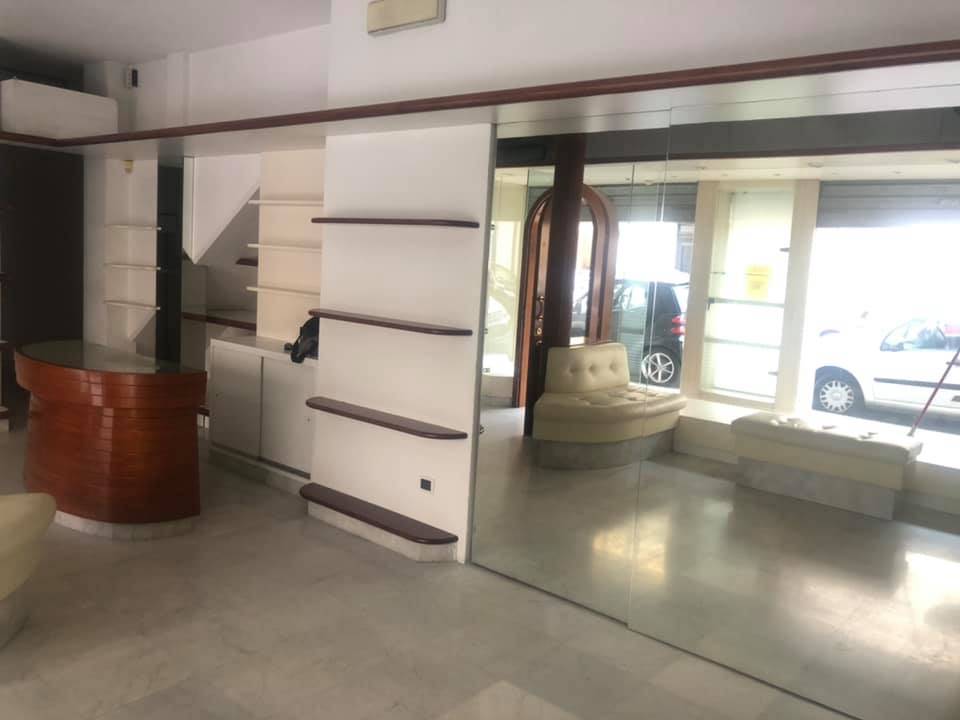 Immagine 6 di Attività commerciale in vendita  in Via Pietro Maroncelli a Viareggio