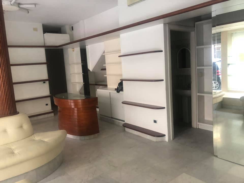 Immagine 4 di Attività commerciale in vendita  in Via Pietro Maroncelli a Viareggio