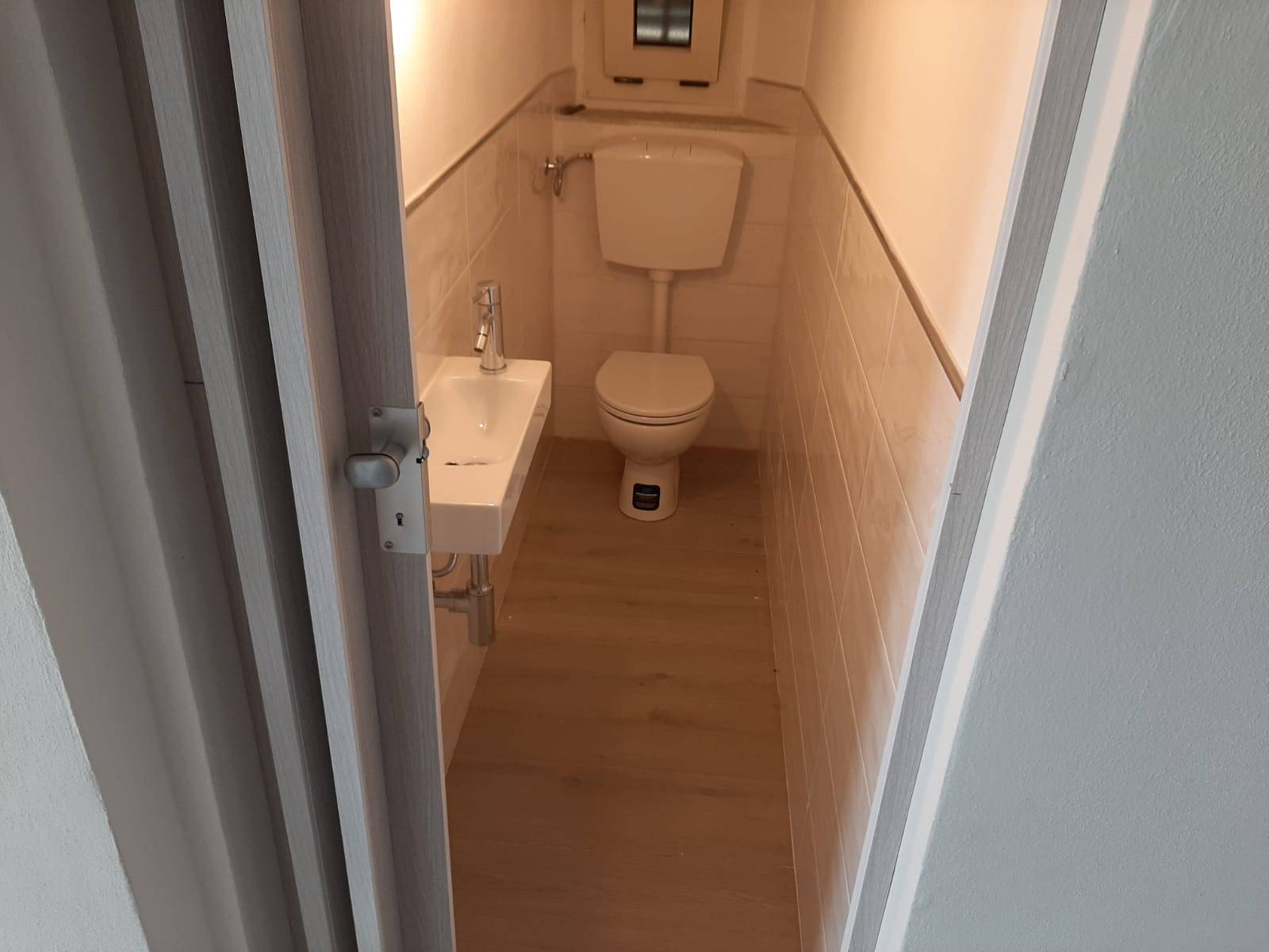 Immagine 9 di Attività commerciale in vendita  in via rindi a Pisa