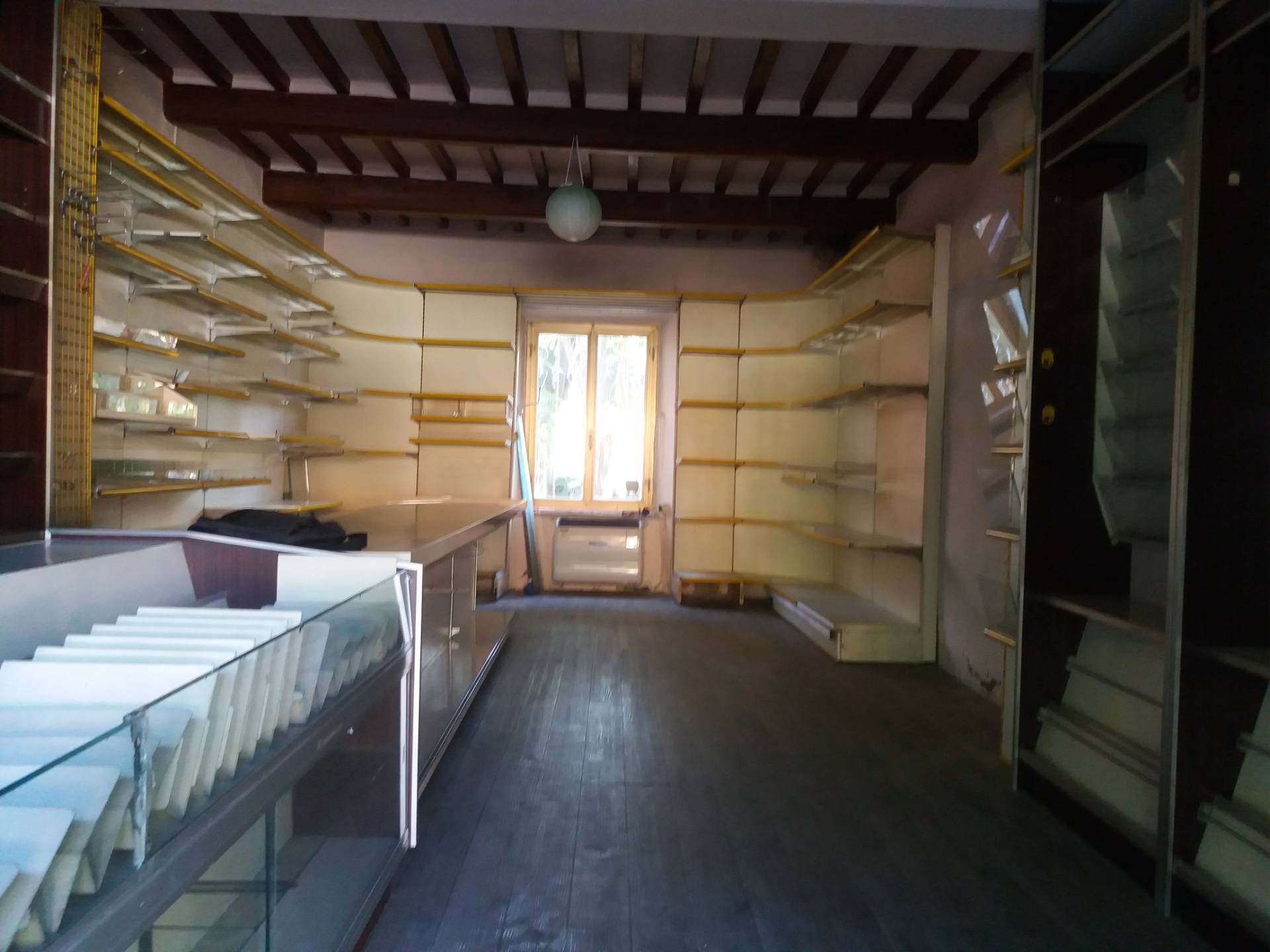 Immagine 1 di Attività commerciale in vendita  in via statale abetone - a San Giuliano Terme