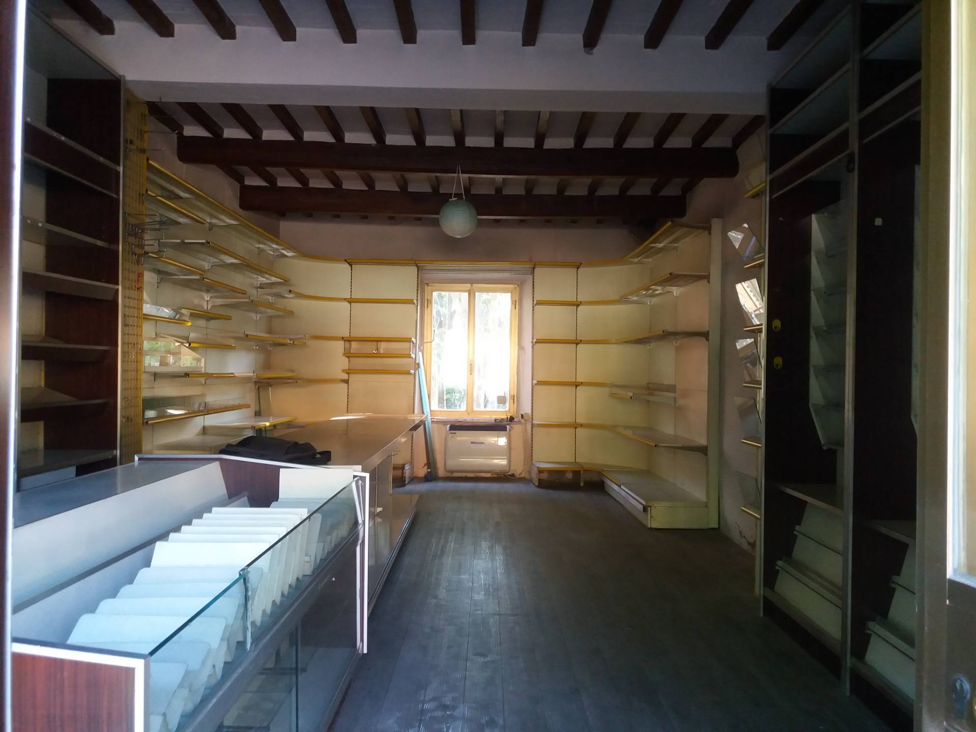 Immagine 2 di Attività commerciale in vendita  in via statale abetone - a San Giuliano Terme