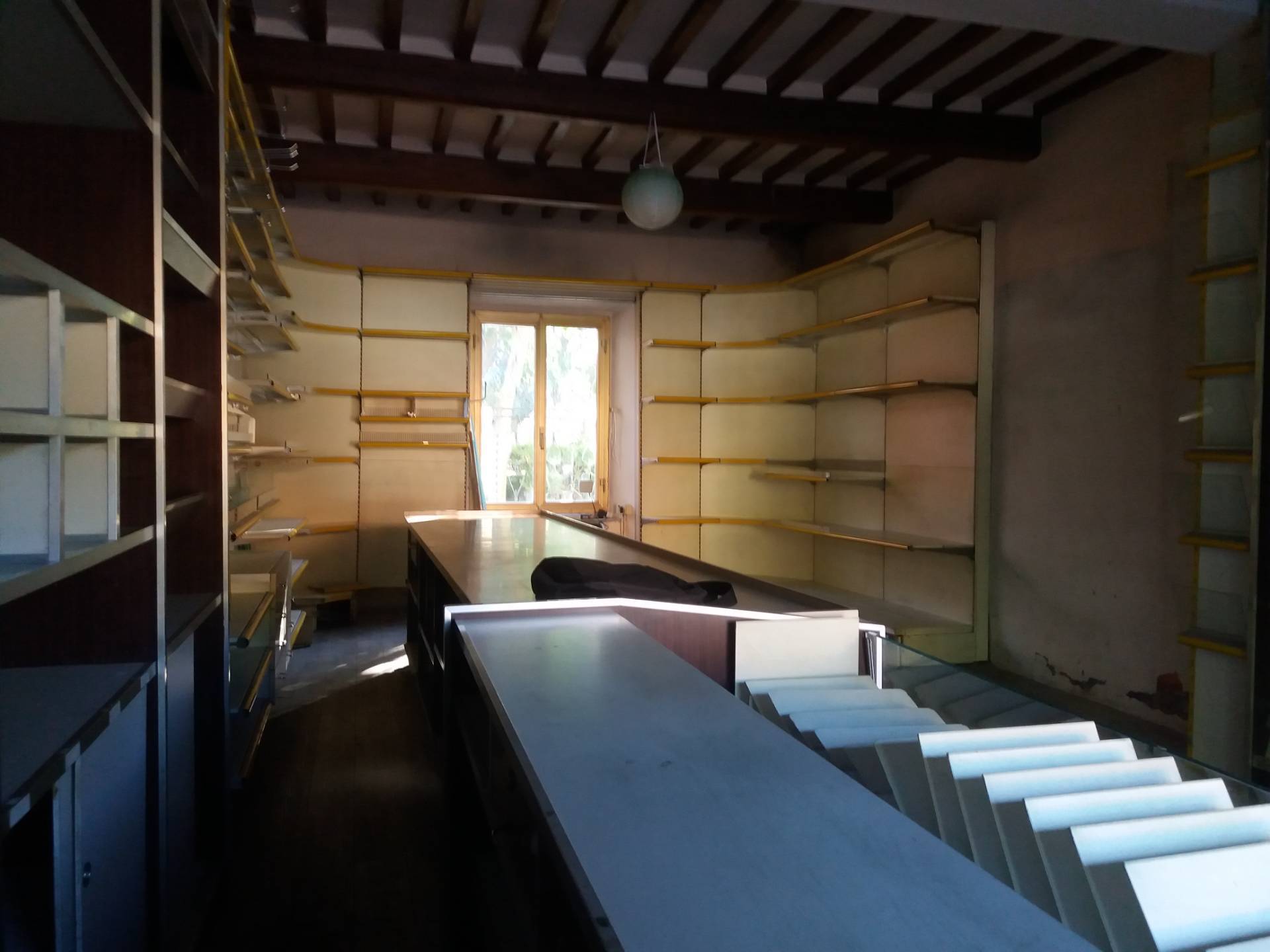 Immagine 3 di Attività commerciale in vendita  in via statale abetone - a San Giuliano Terme