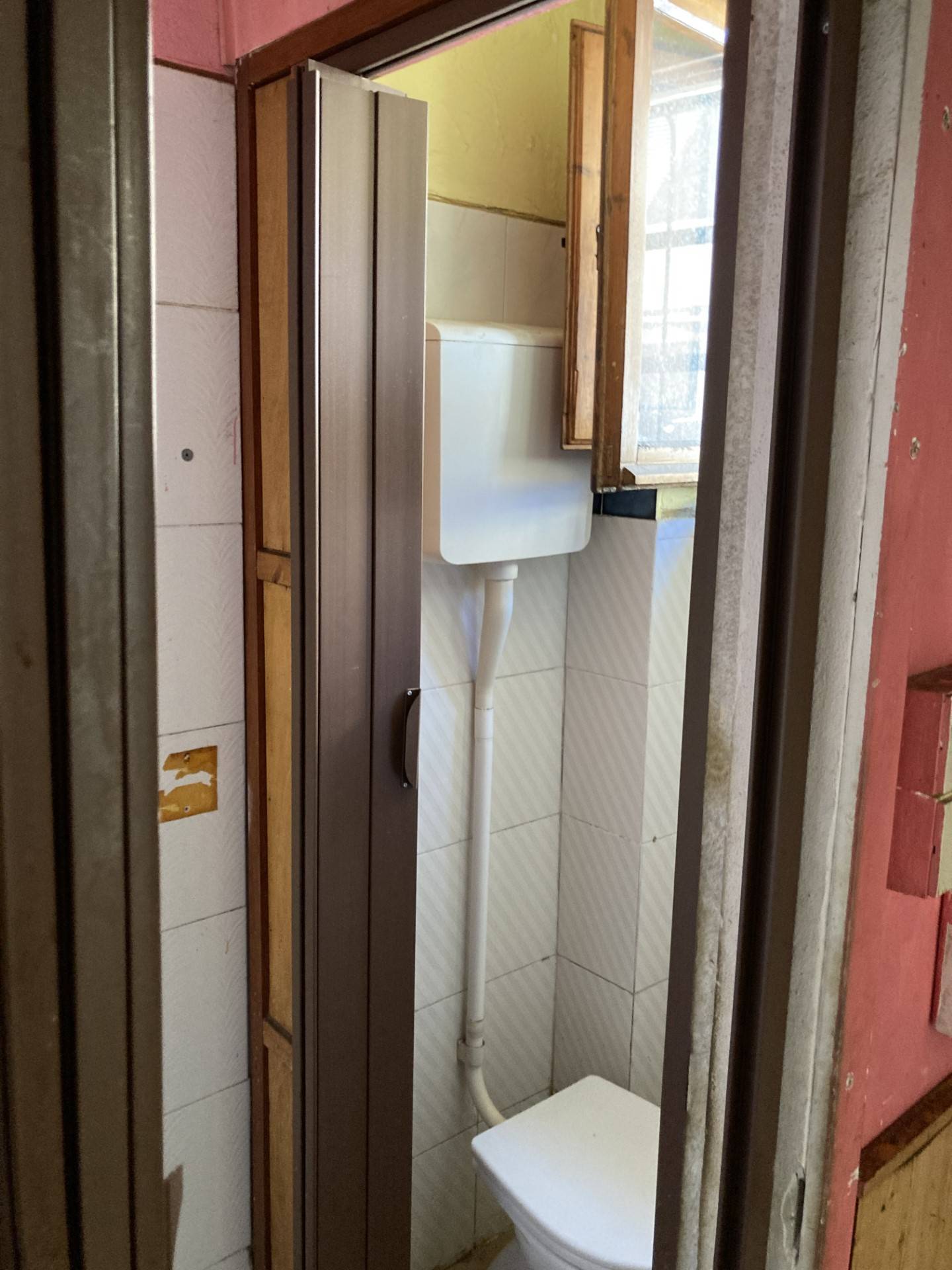 Immagine 3 di Attività commerciale in affitto  in Via Di Pratale a Pisa