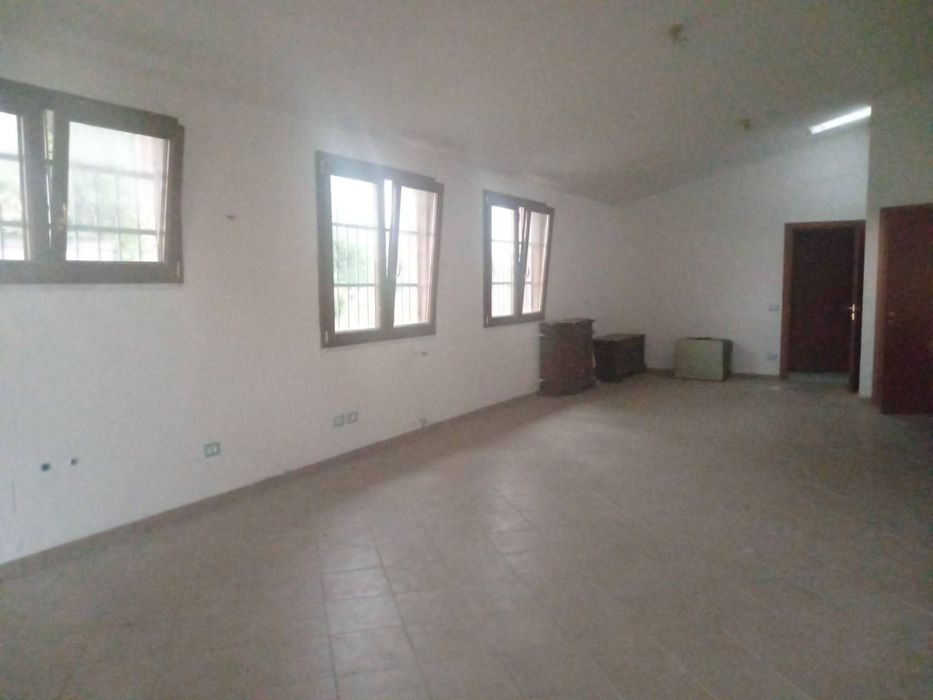 Immagine 2 di Attività commerciale in vendita  in via carlo marx - a San Giuliano Terme